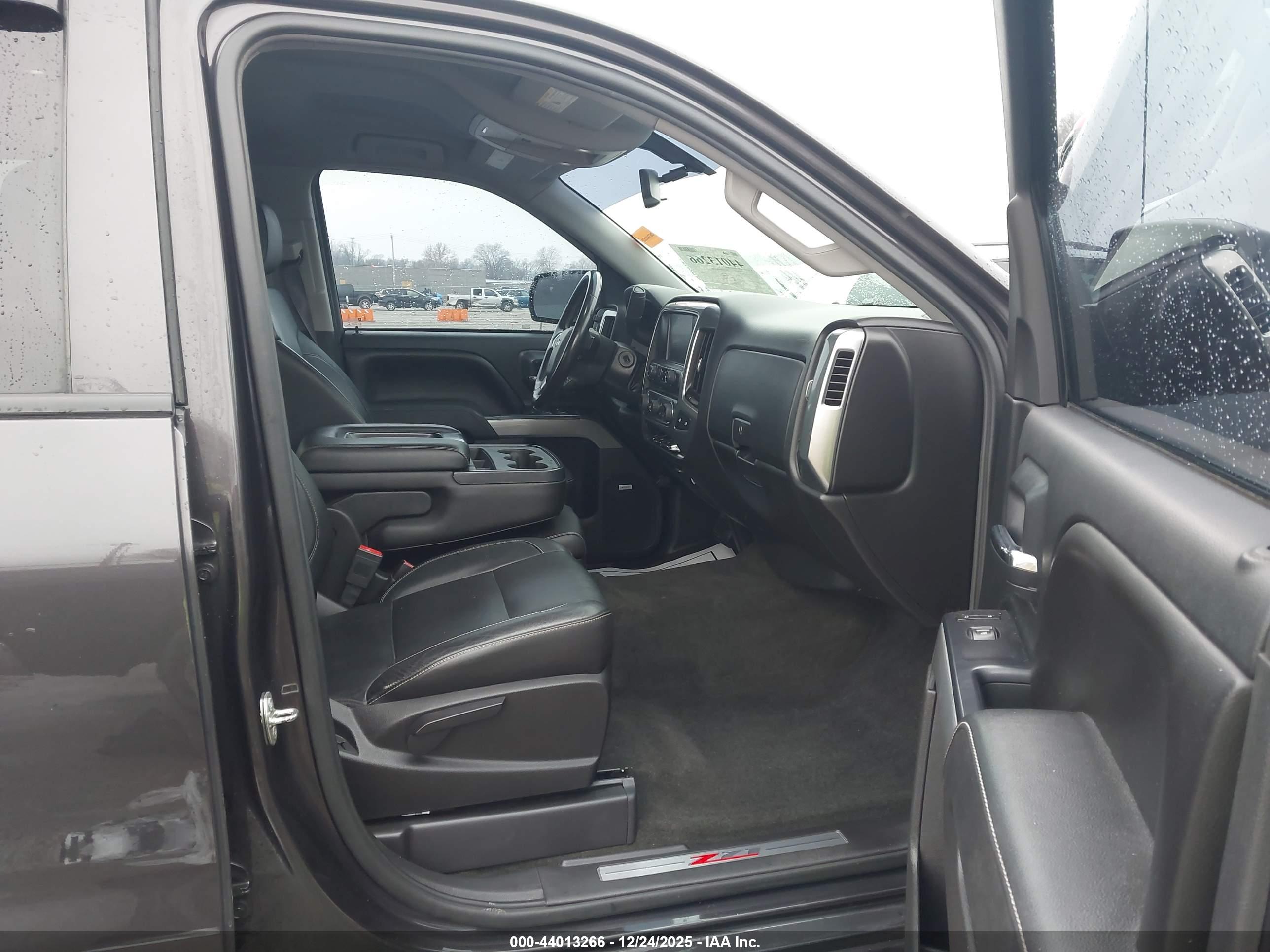 CHEVROLET SILVERADO image 5