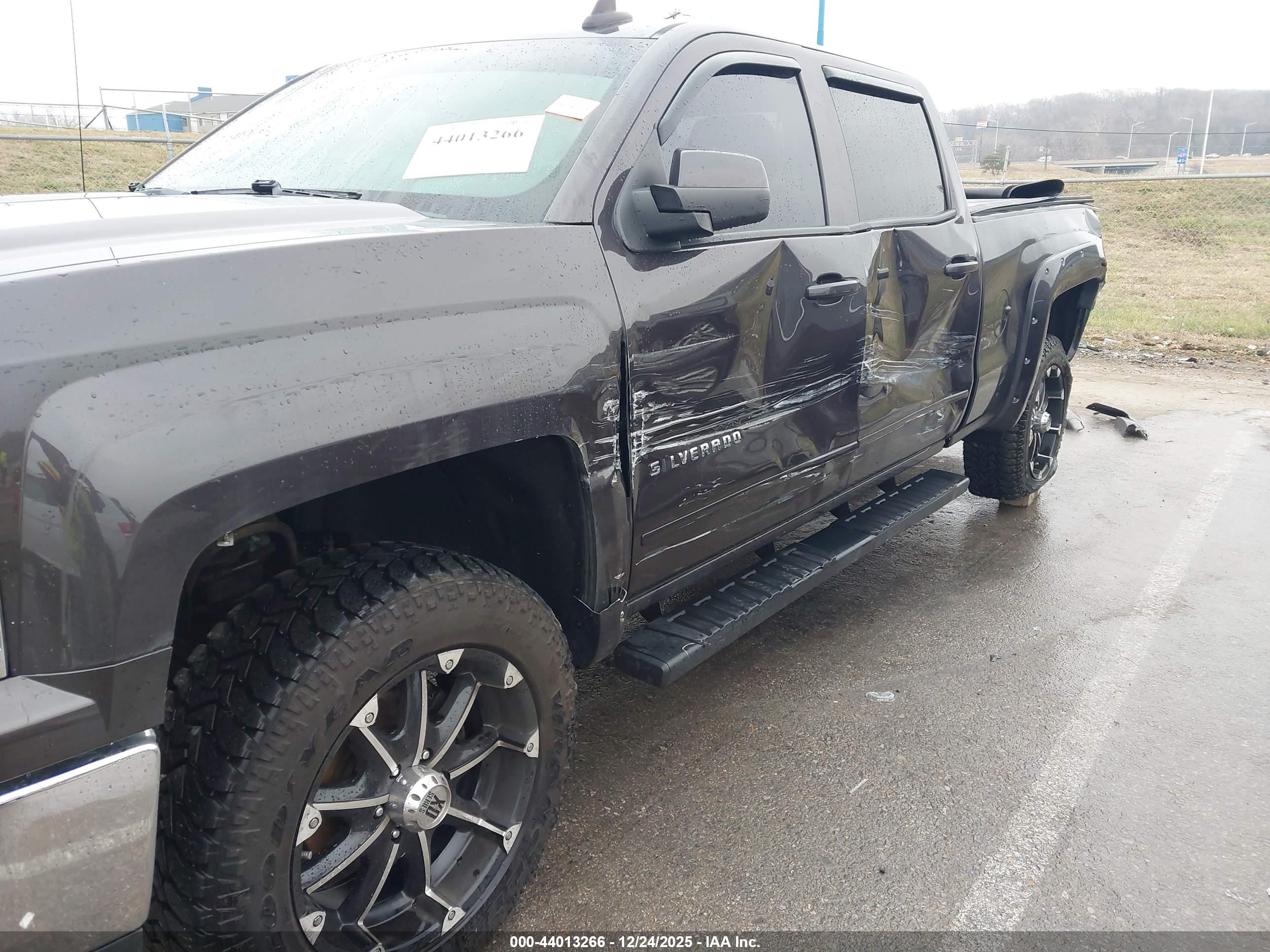 CHEVROLET SILVERADO image 6