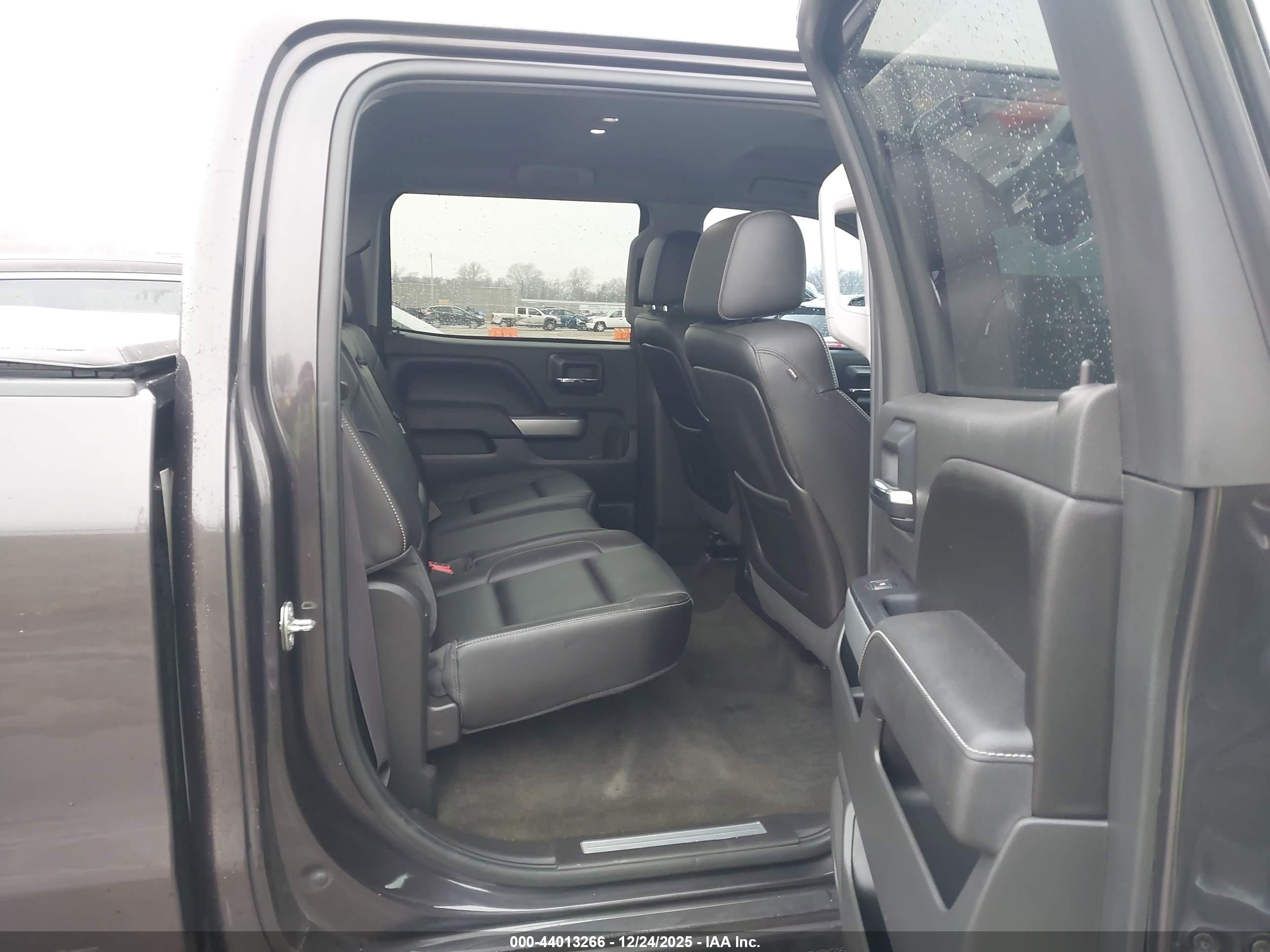 CHEVROLET SILVERADO image 8