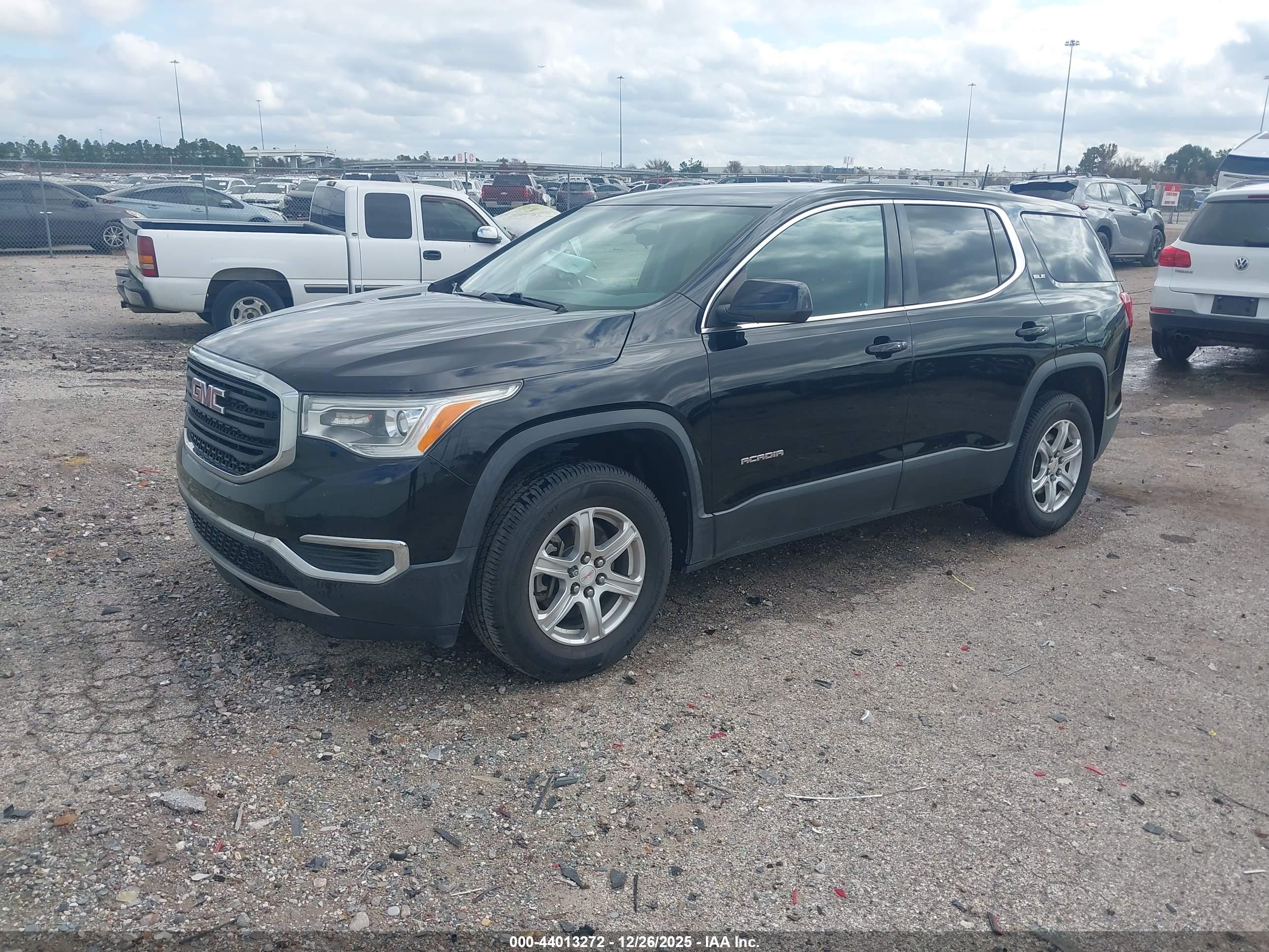 GMC ACADIA image 2