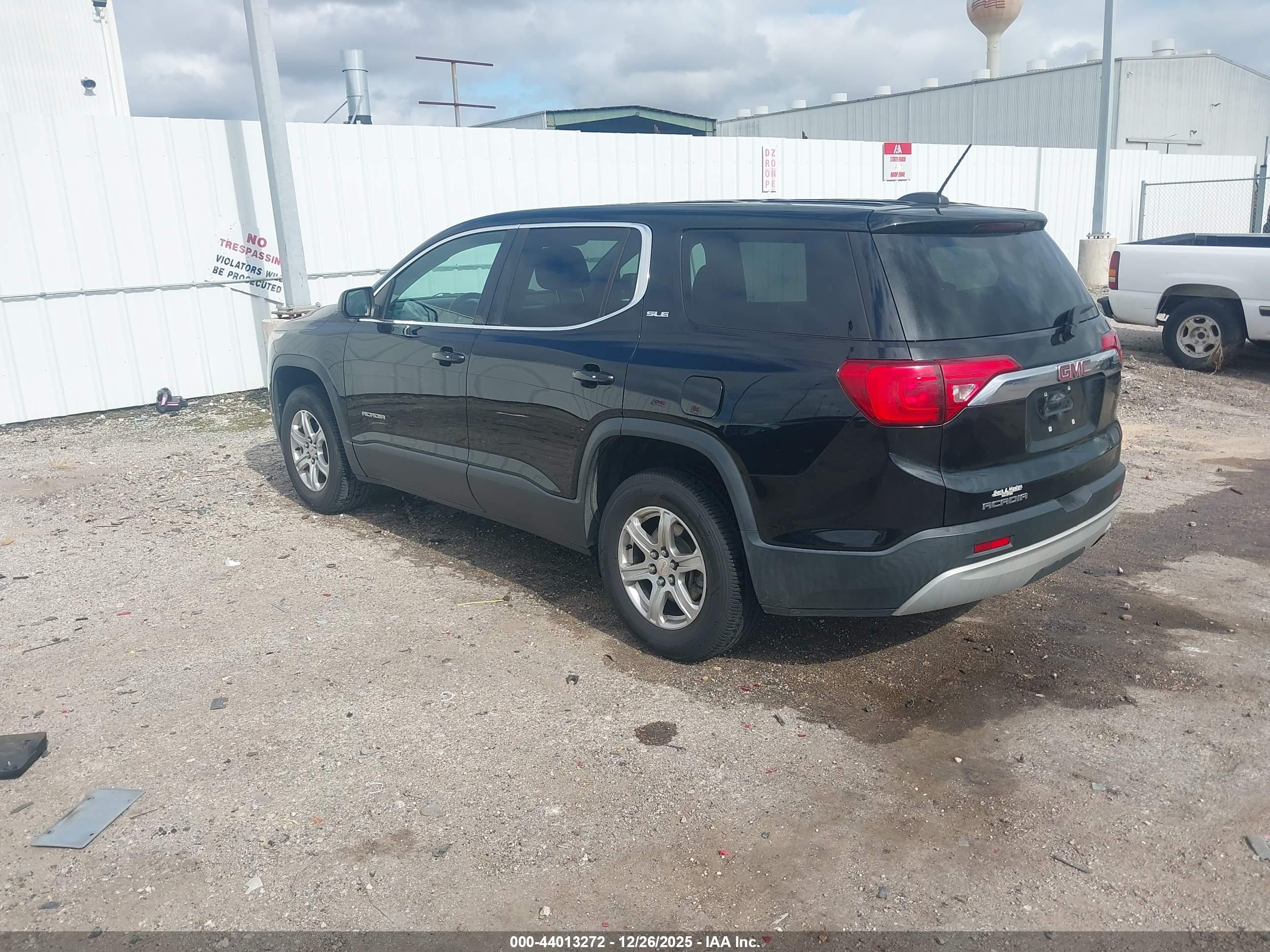 GMC ACADIA image 3