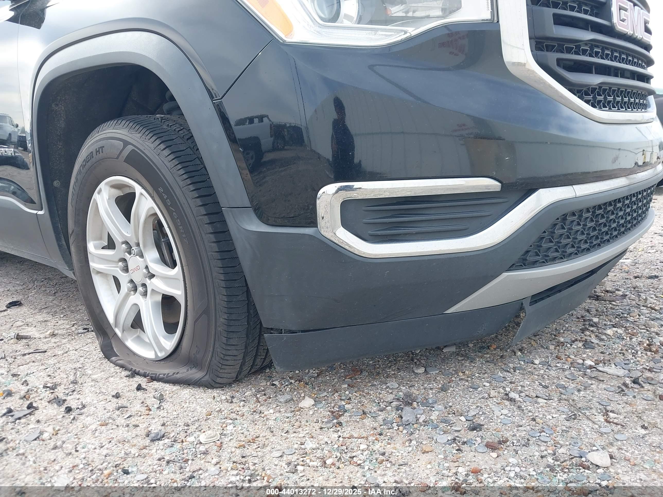 GMC ACADIA image 6