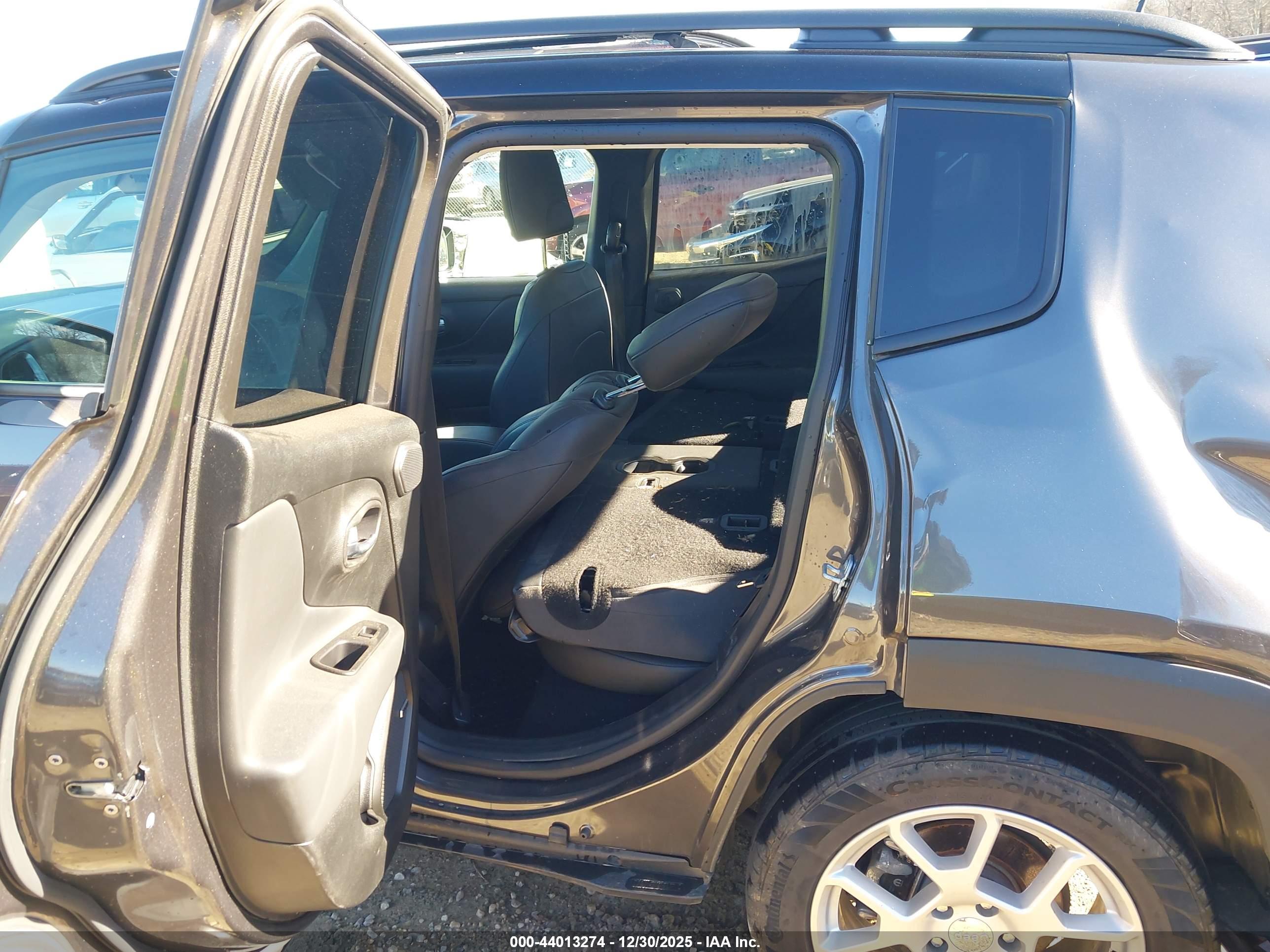 JEEP RENEGADE image 8