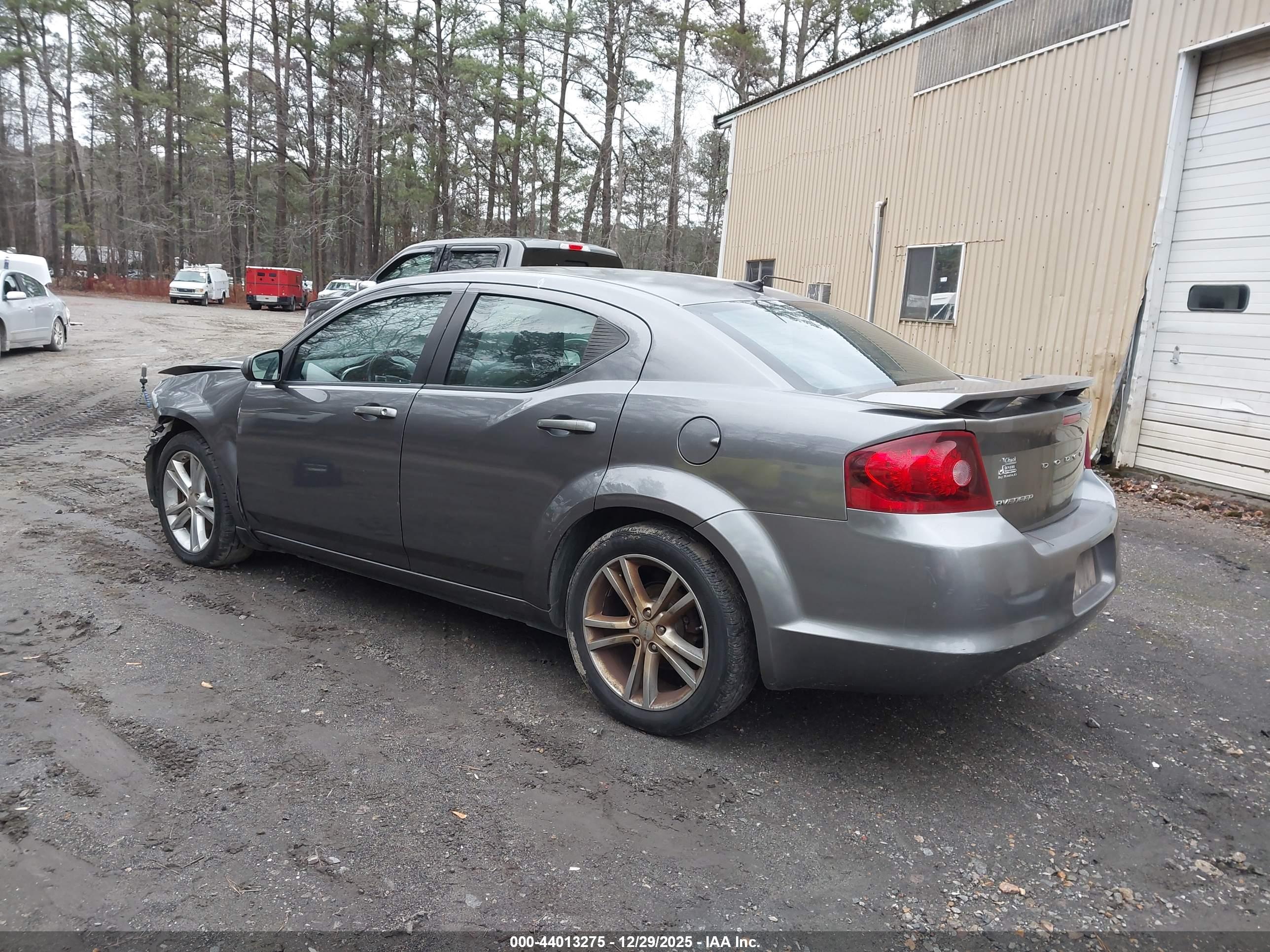 DODGE AVENGER image 3
