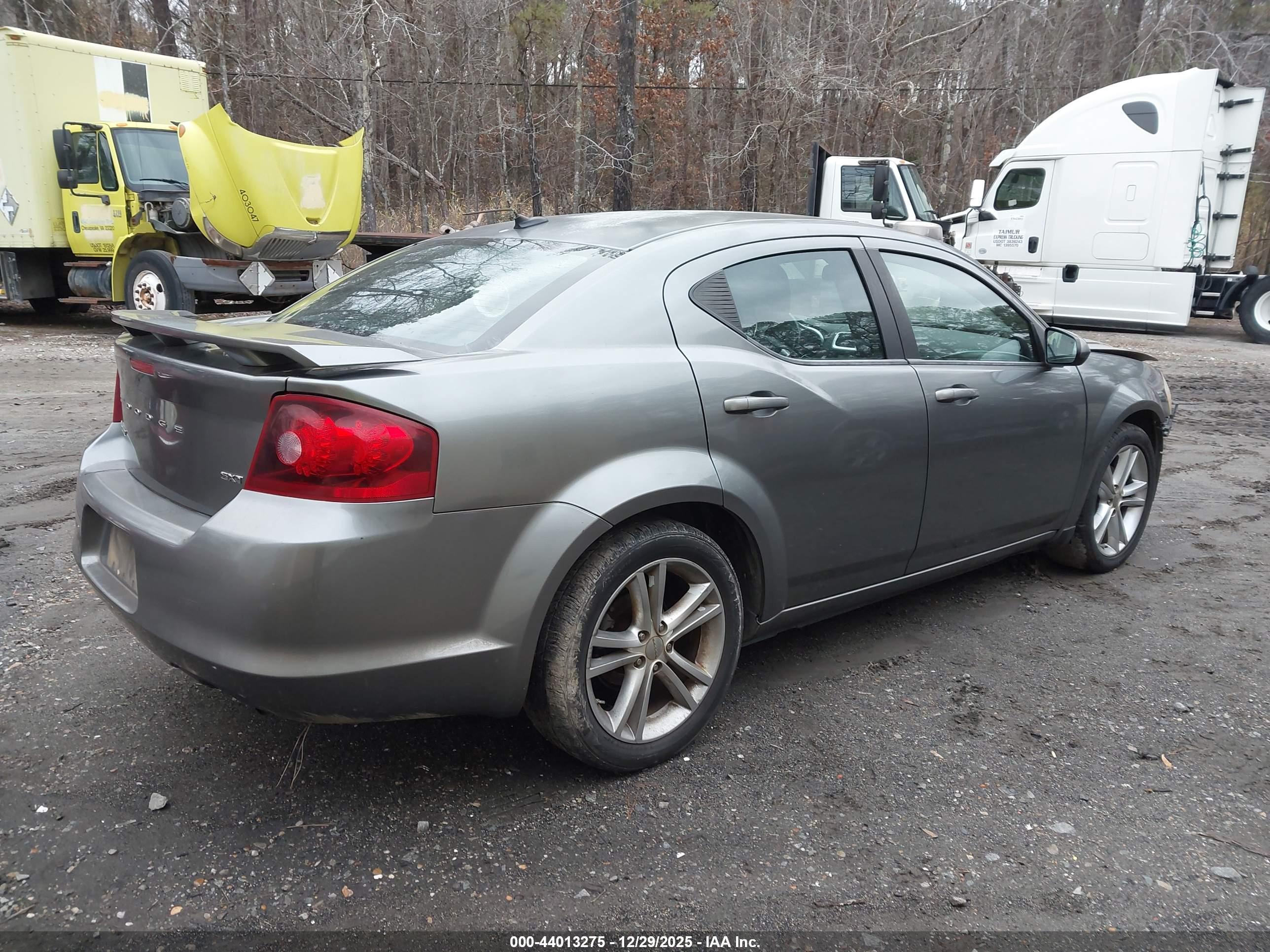 DODGE AVENGER image 4