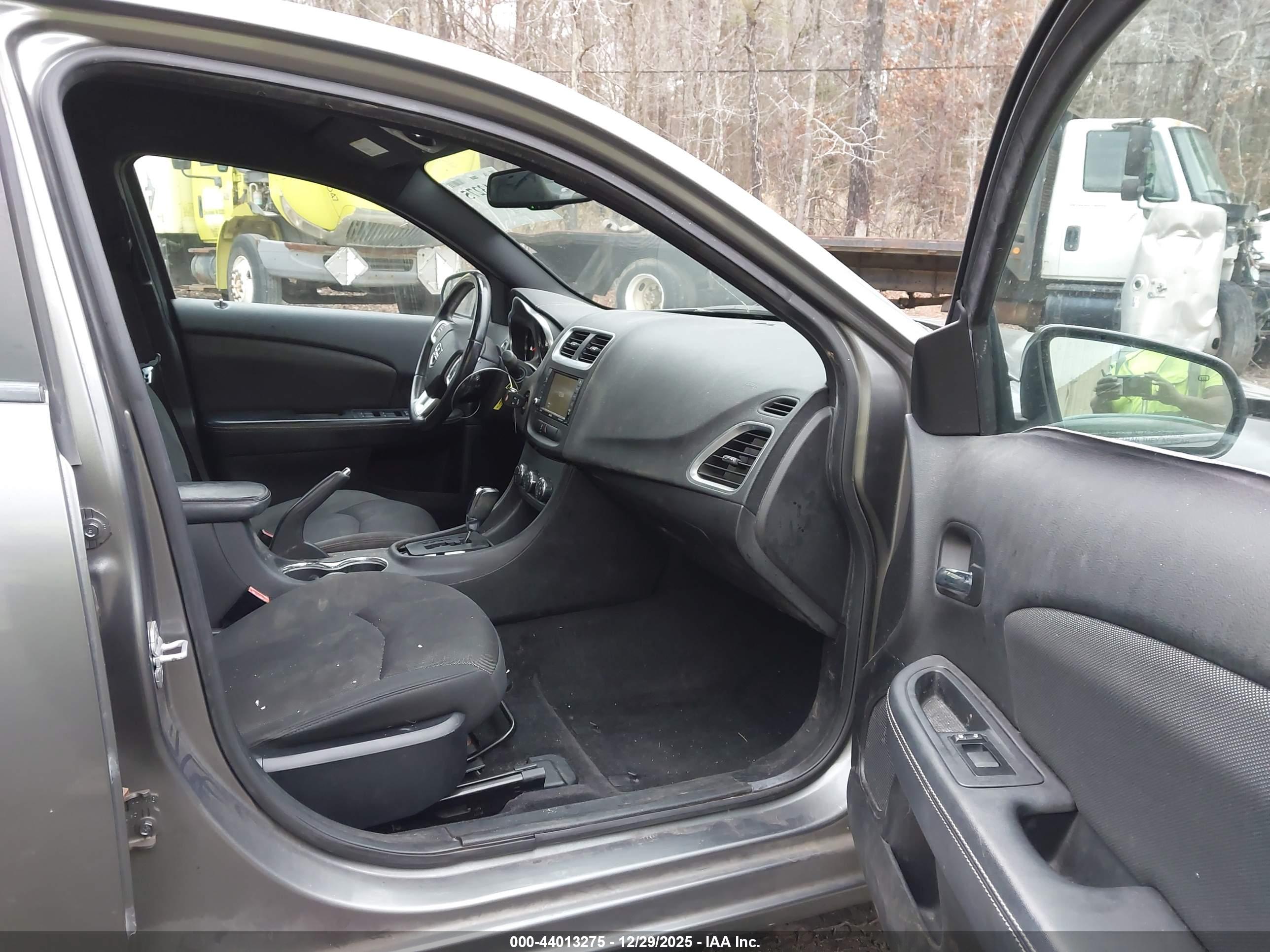 DODGE AVENGER image 5