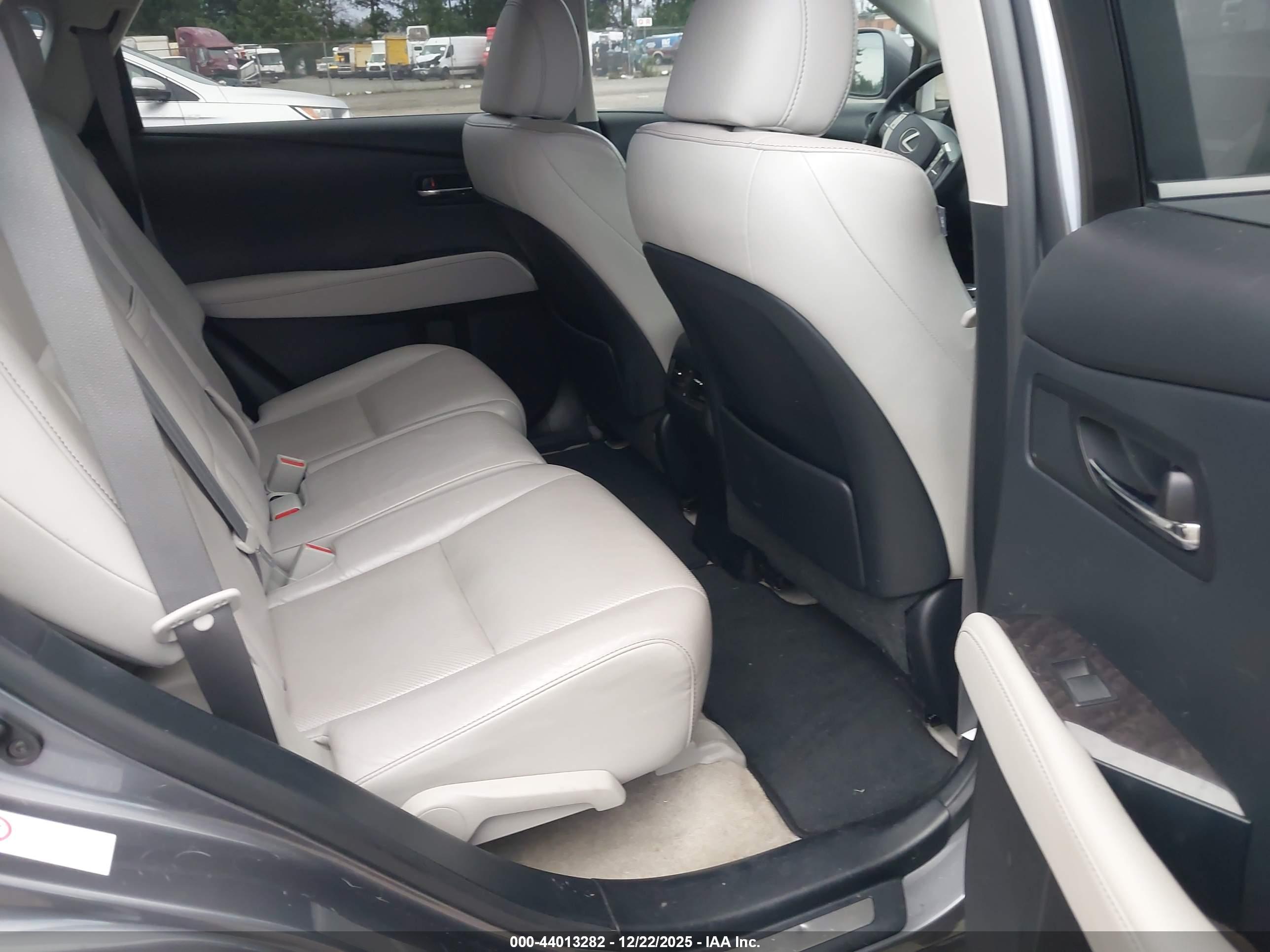 LEXUS RX image 8