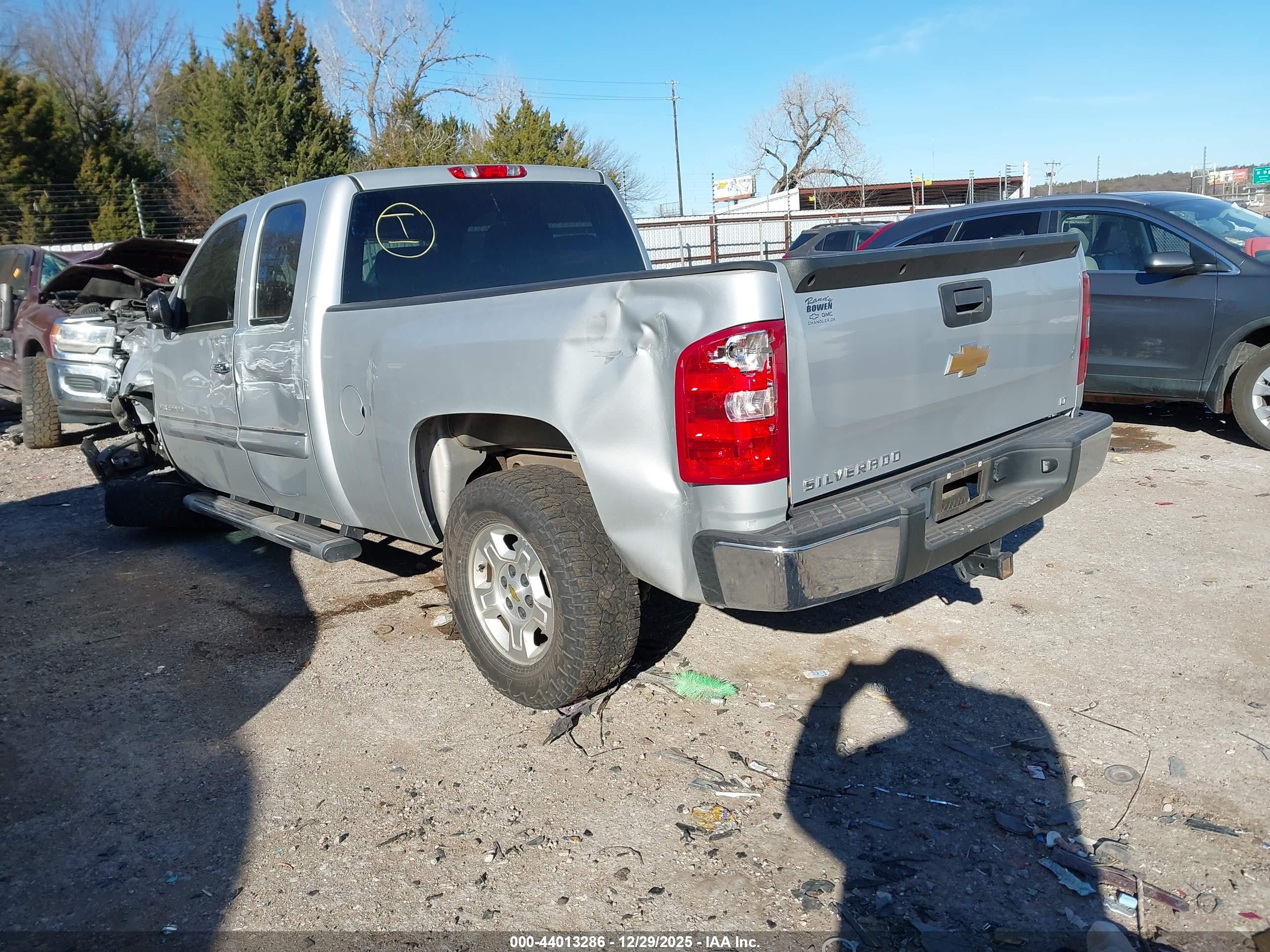 CHEVROLET SILVERADO image 3
