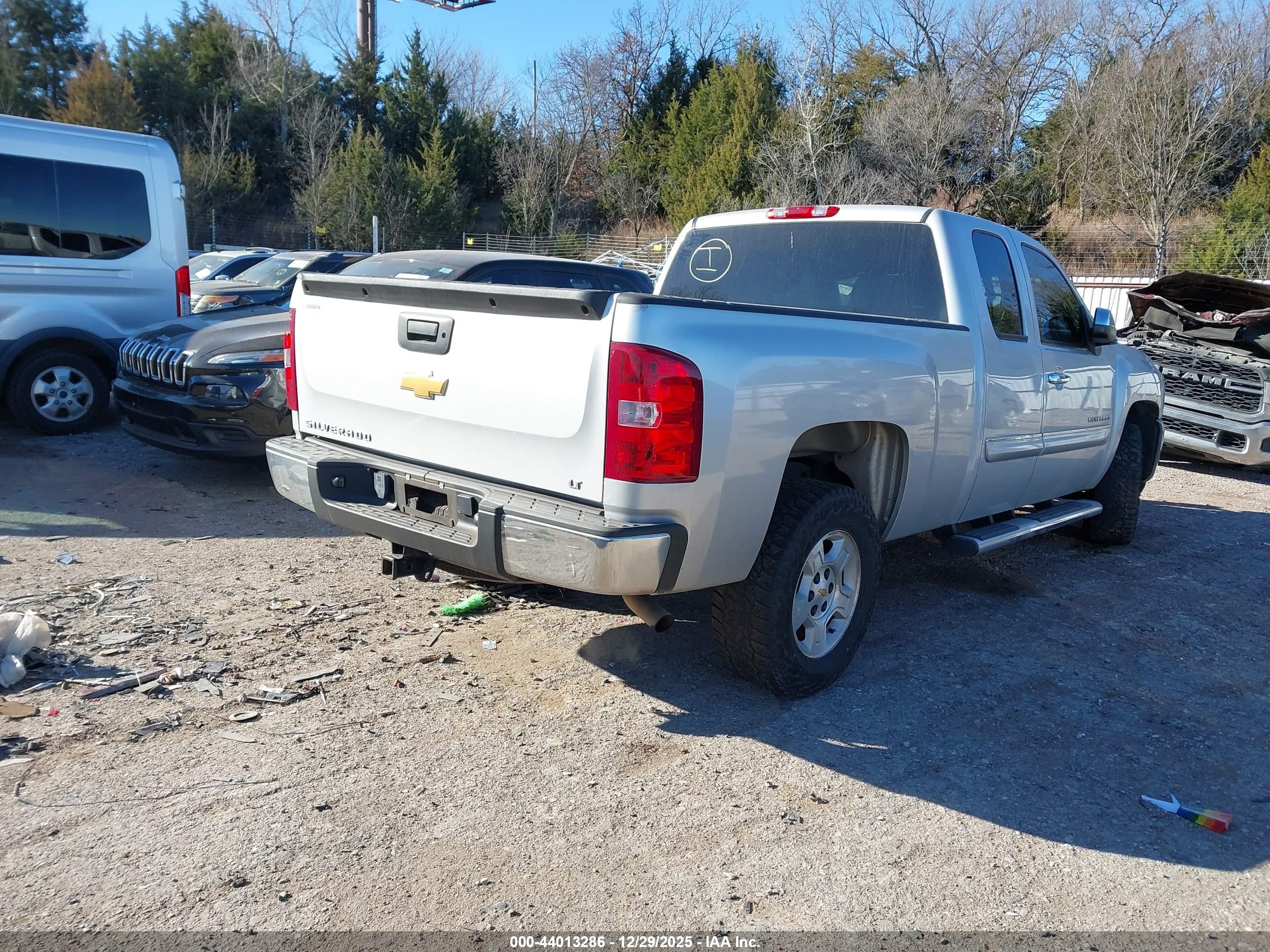CHEVROLET SILVERADO image 4