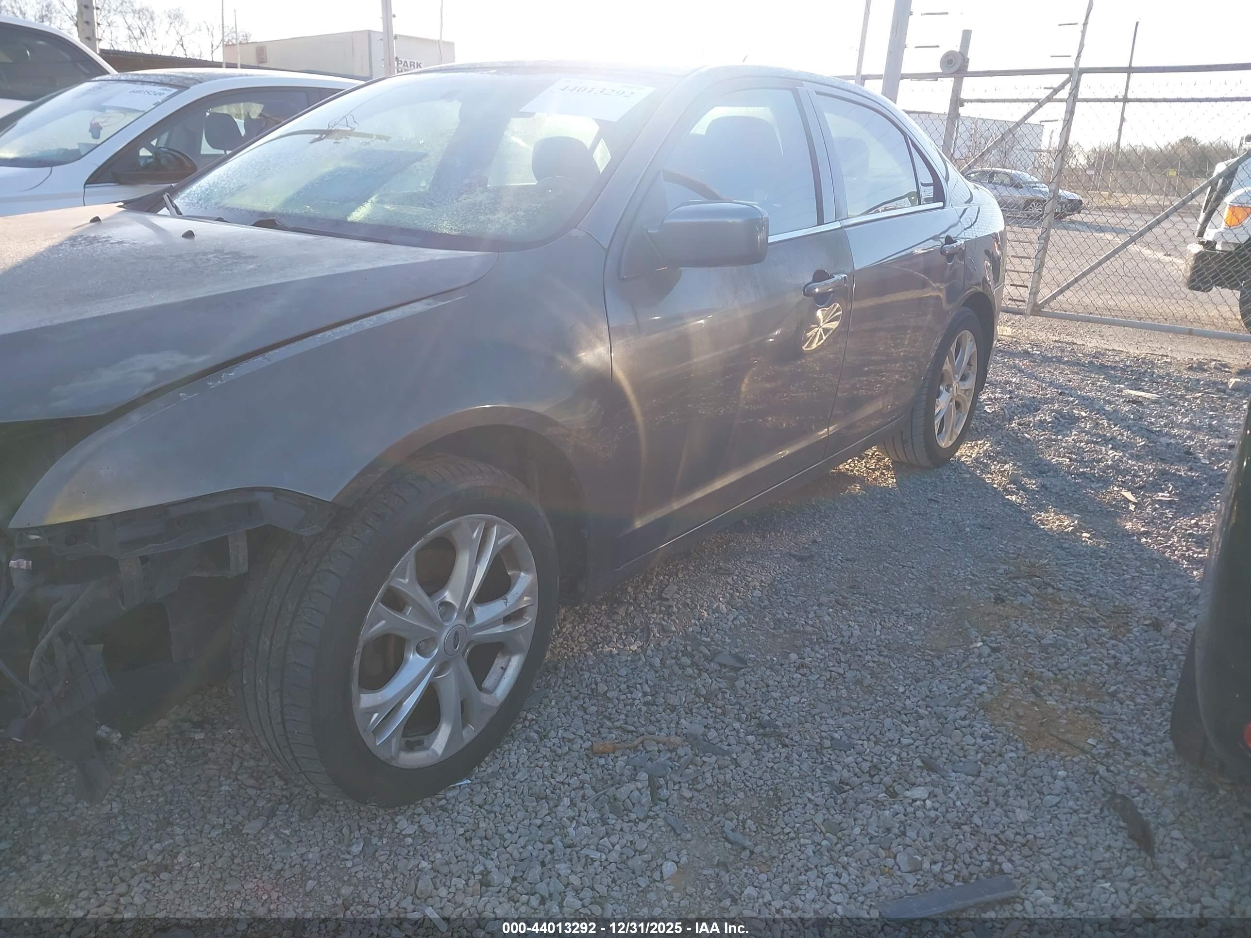FORD FUSION image 2