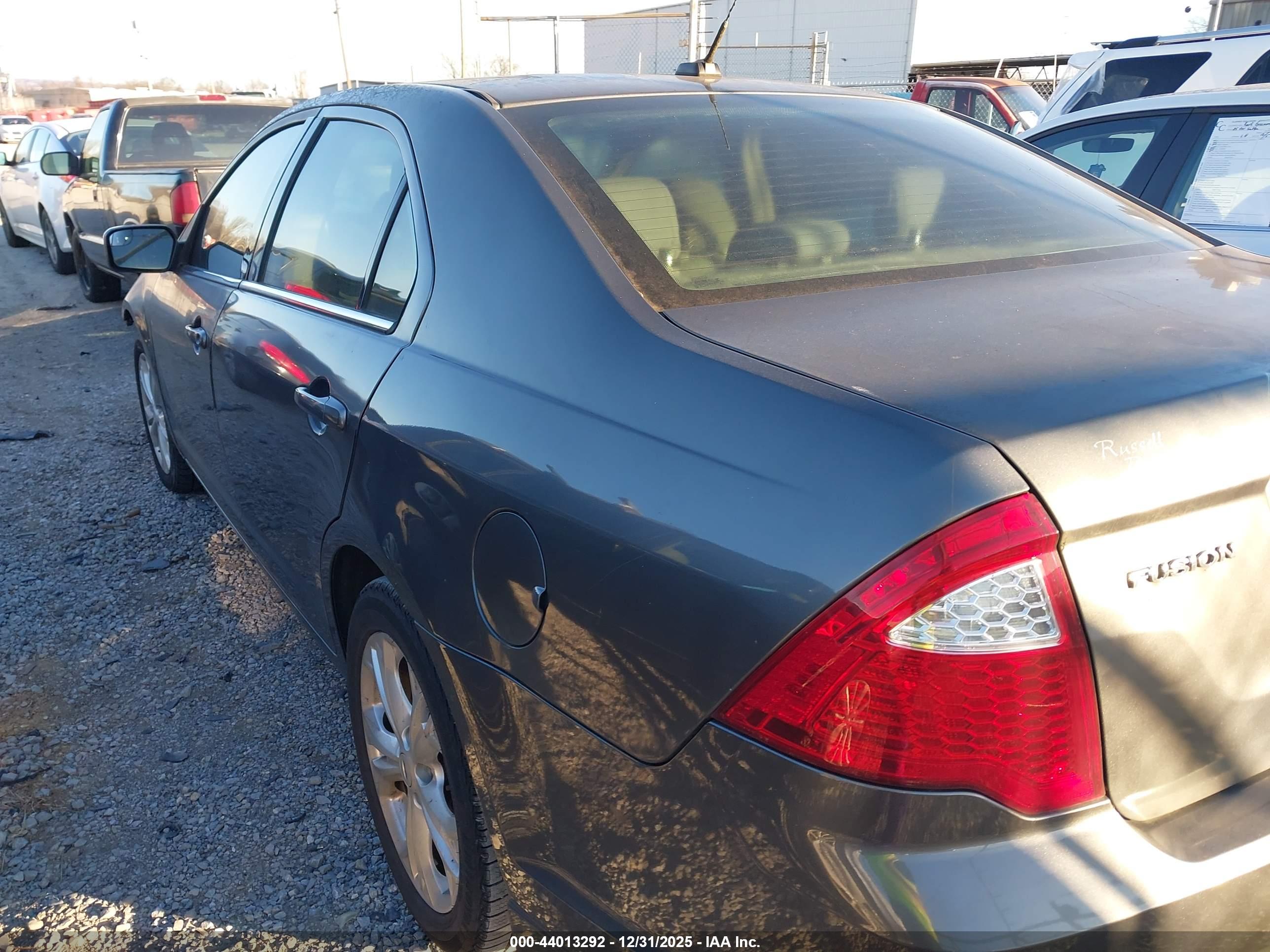 FORD FUSION image 3