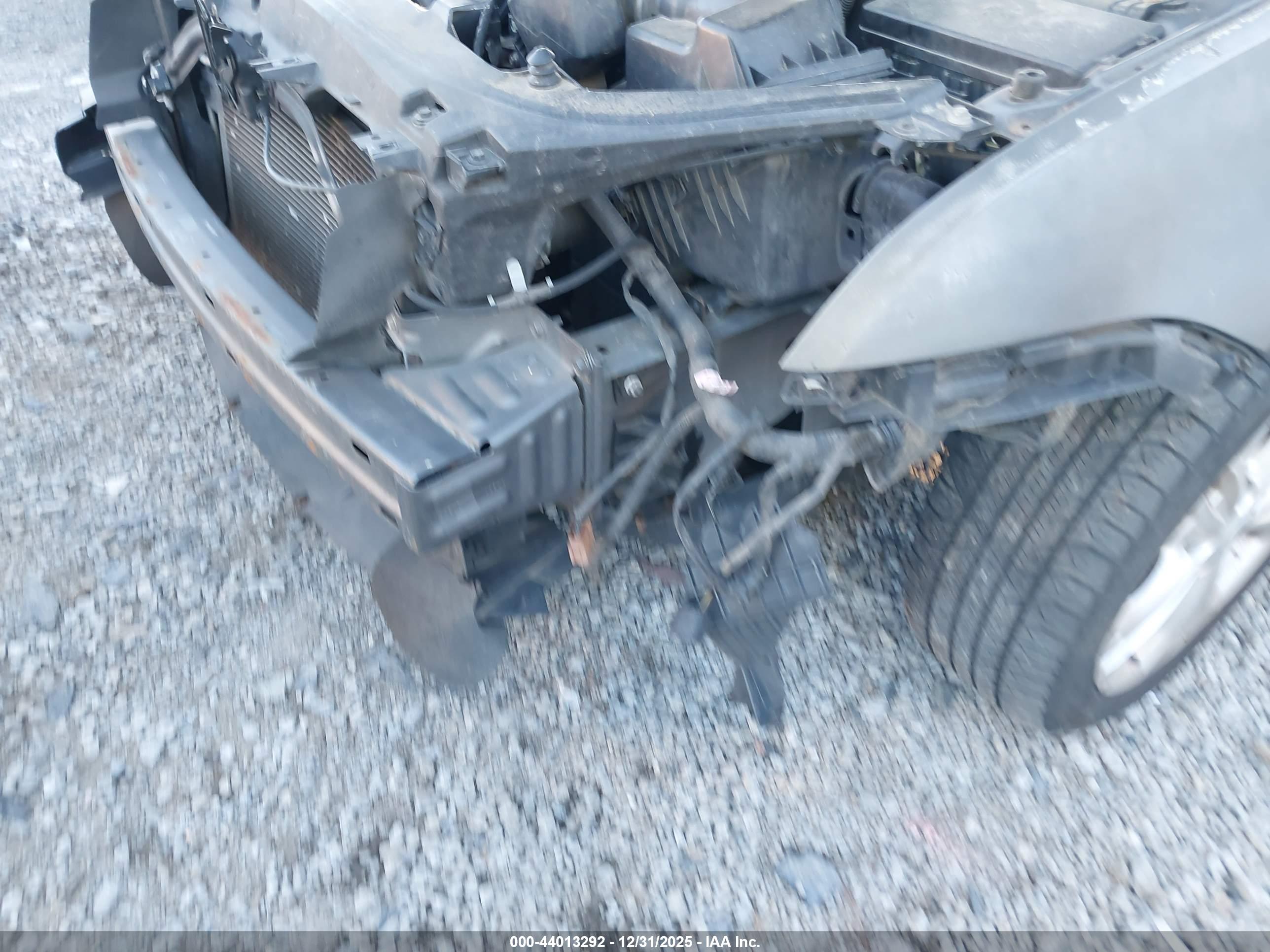 FORD FUSION image 6