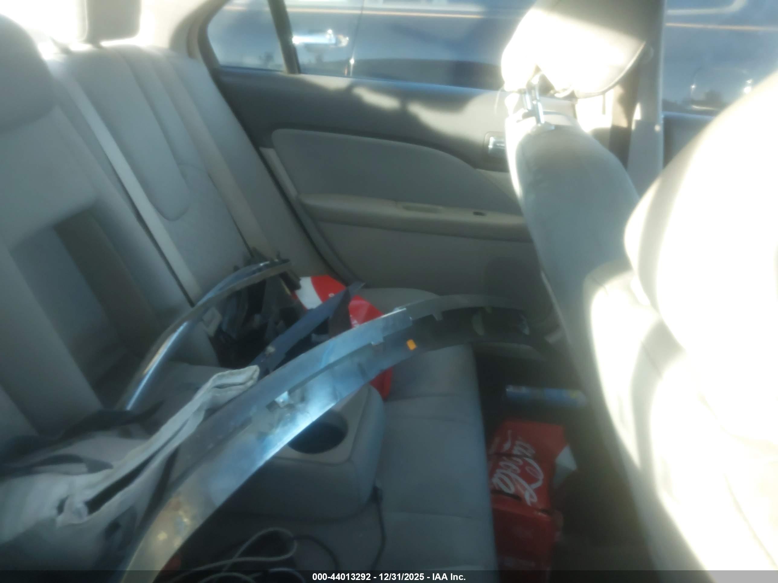 FORD FUSION image 8