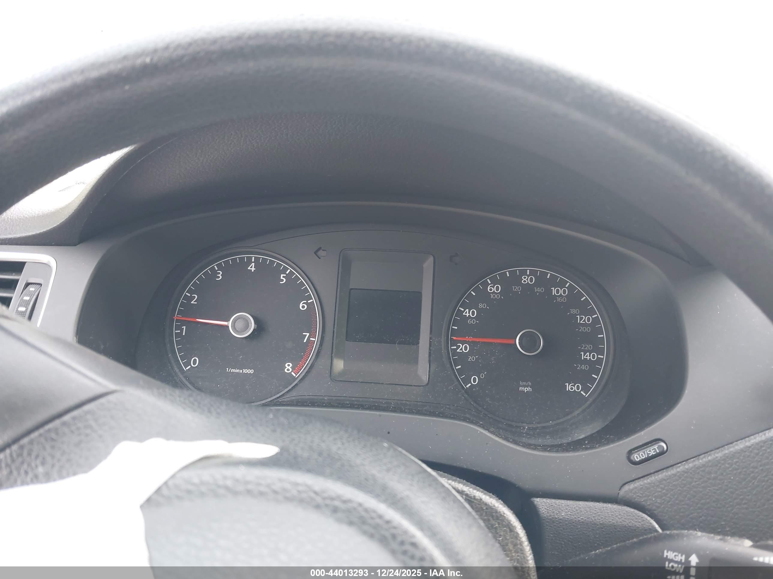 VOLKSWAGEN JETTA image 7