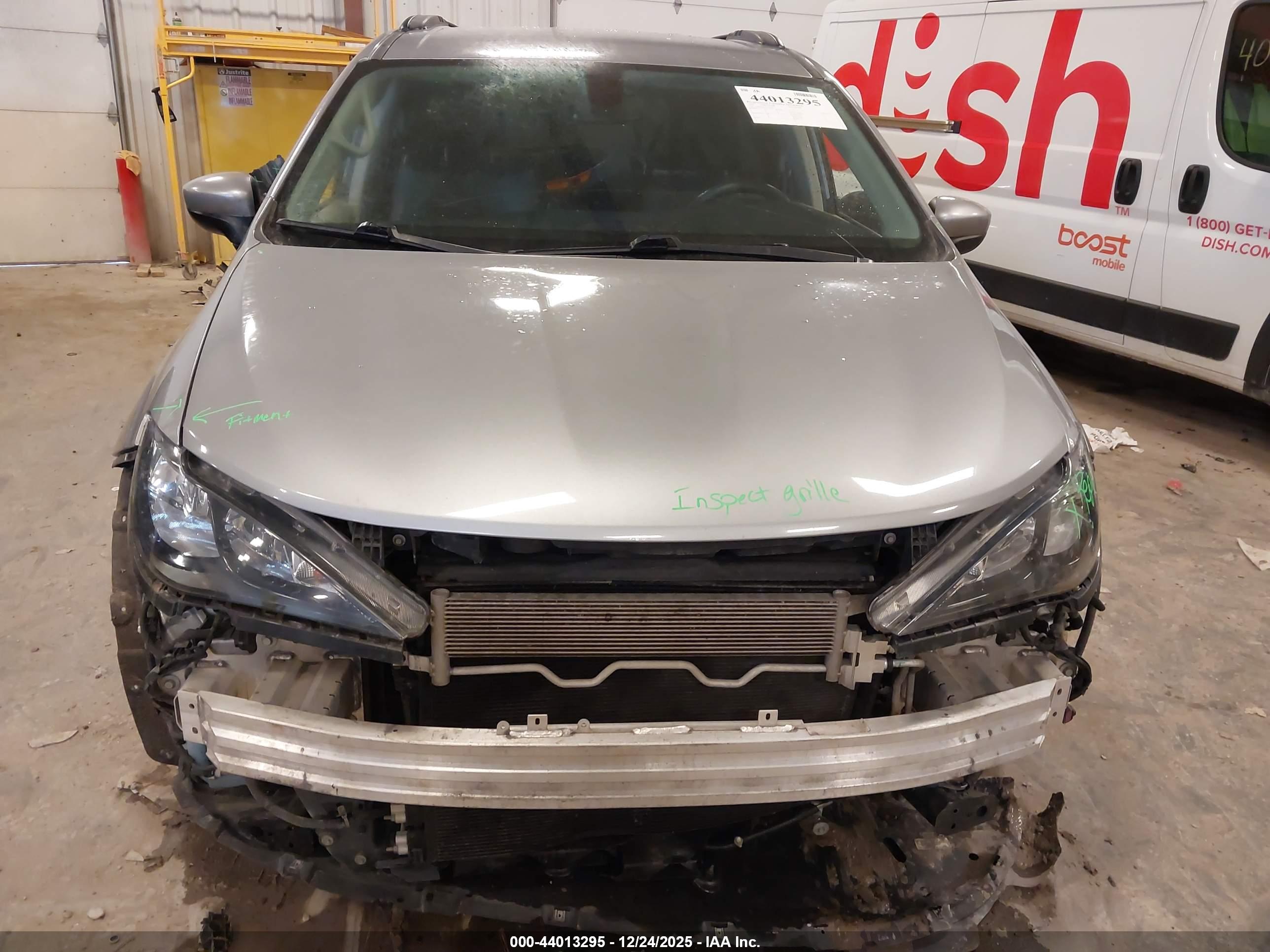 CHRYSLER VOYAGER image 6