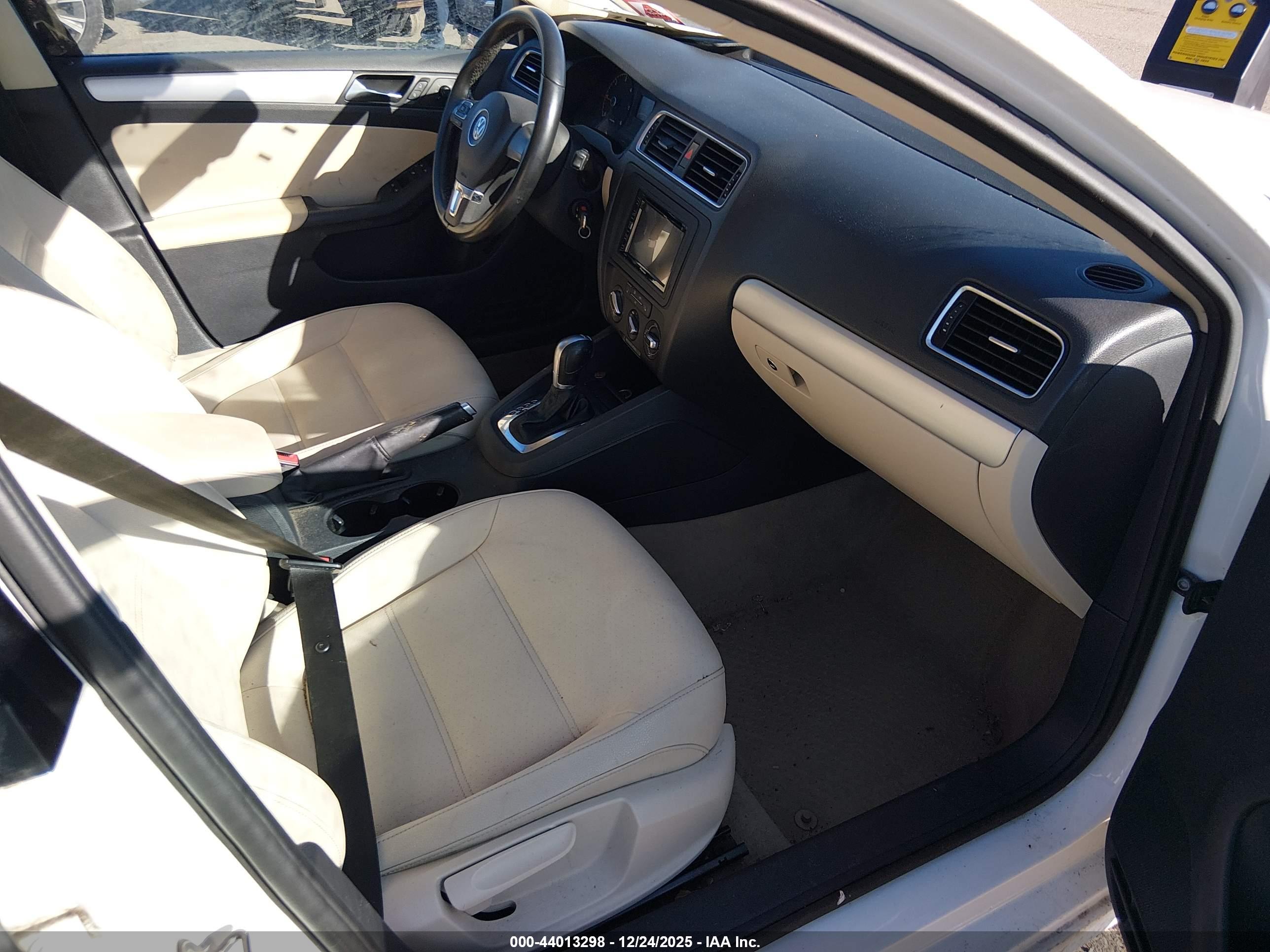 VOLKSWAGEN JETTA image 5