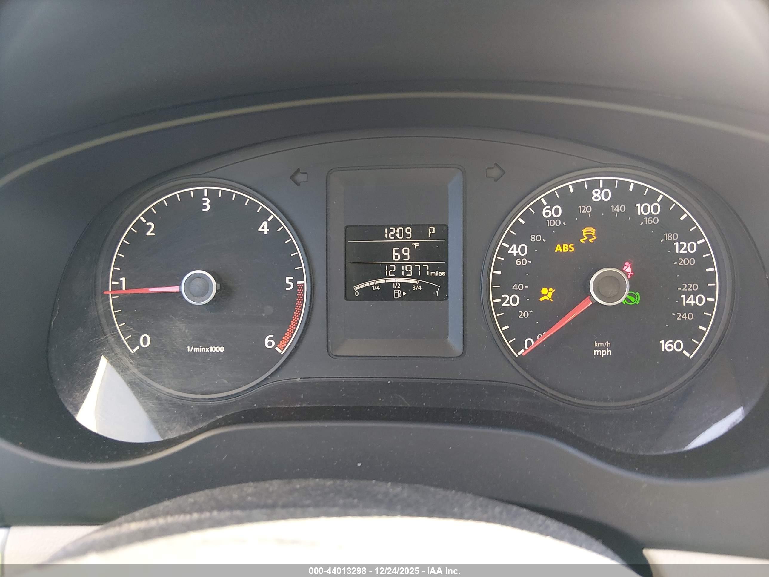 VOLKSWAGEN JETTA image 7