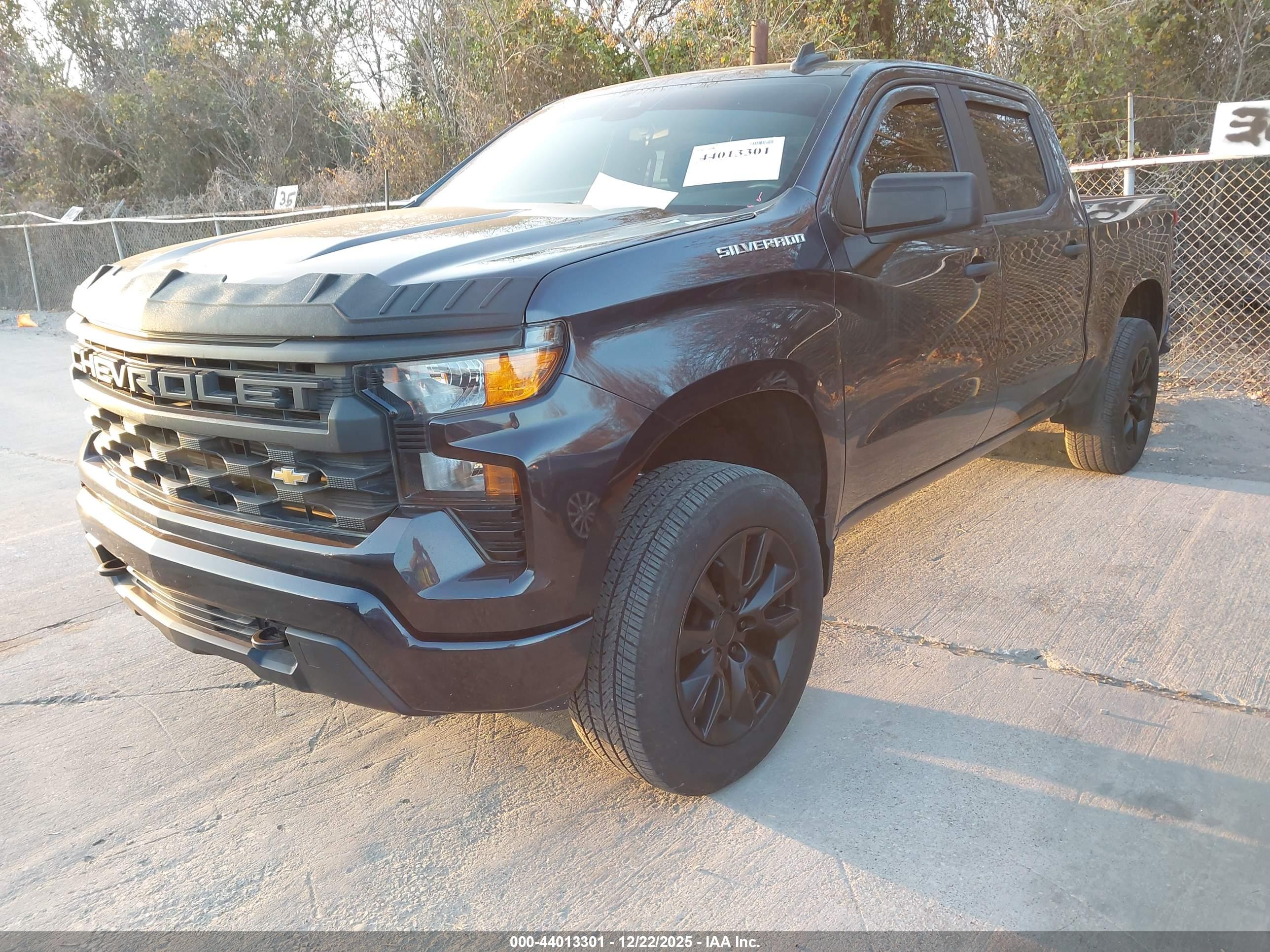 CHEVROLET SILVERADO image 2