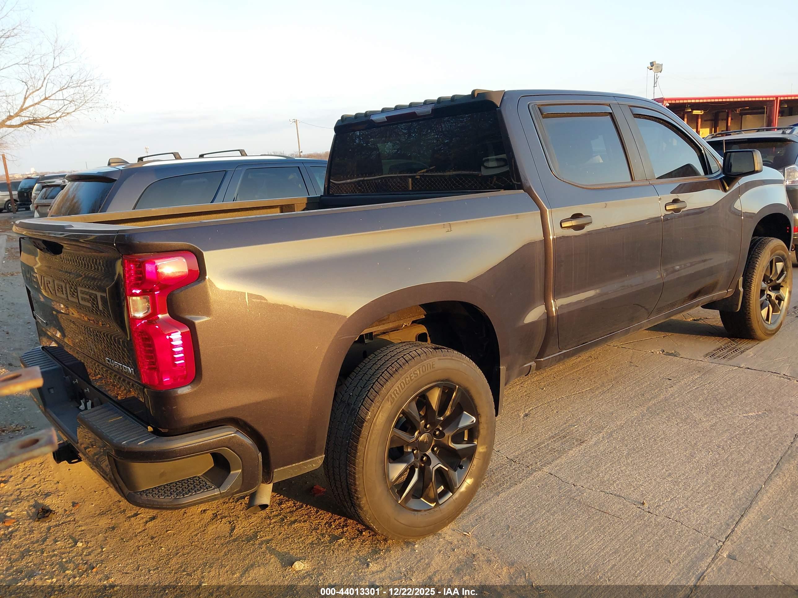CHEVROLET SILVERADO image 4