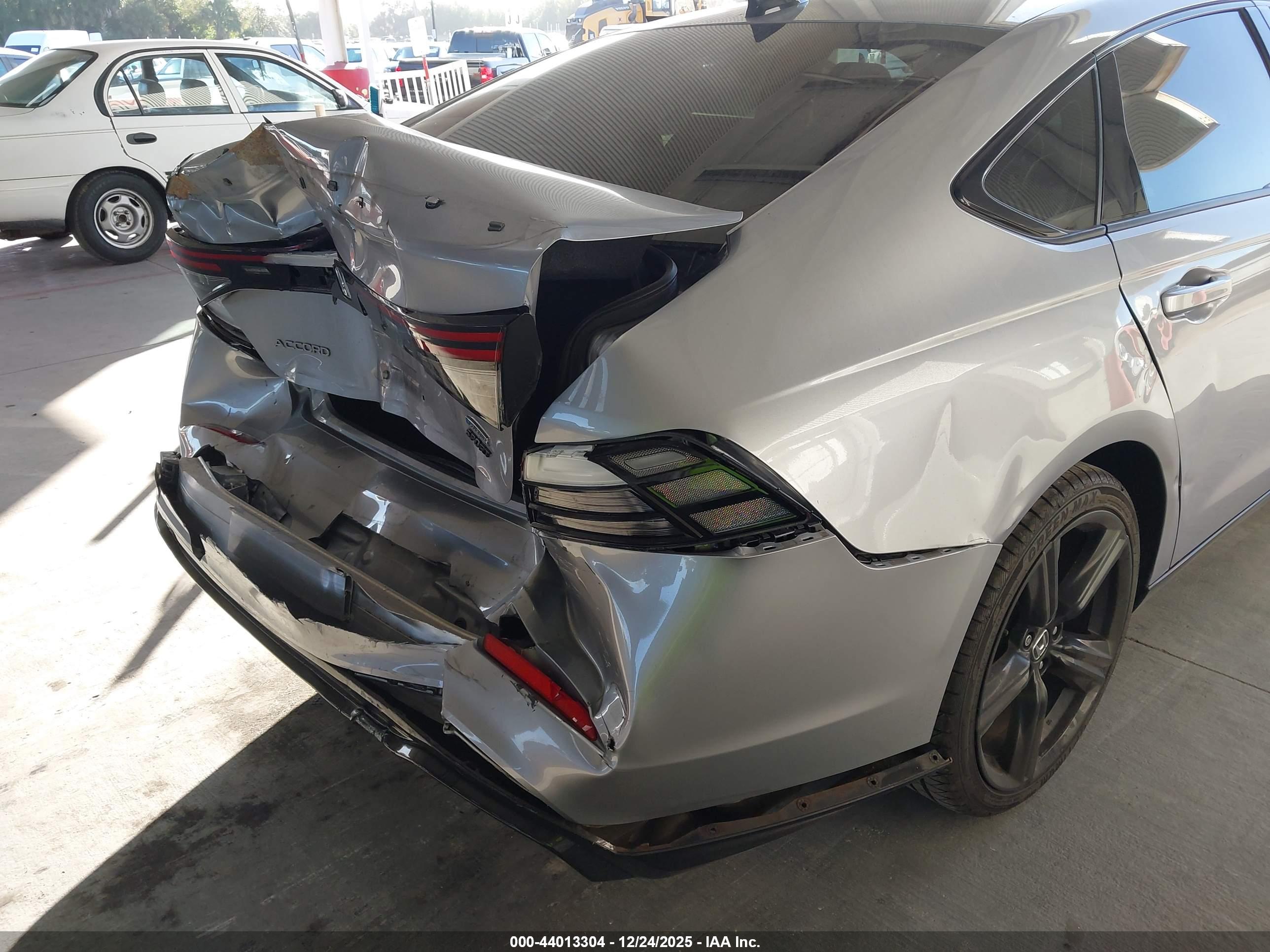 HONDA ACCORD image 6