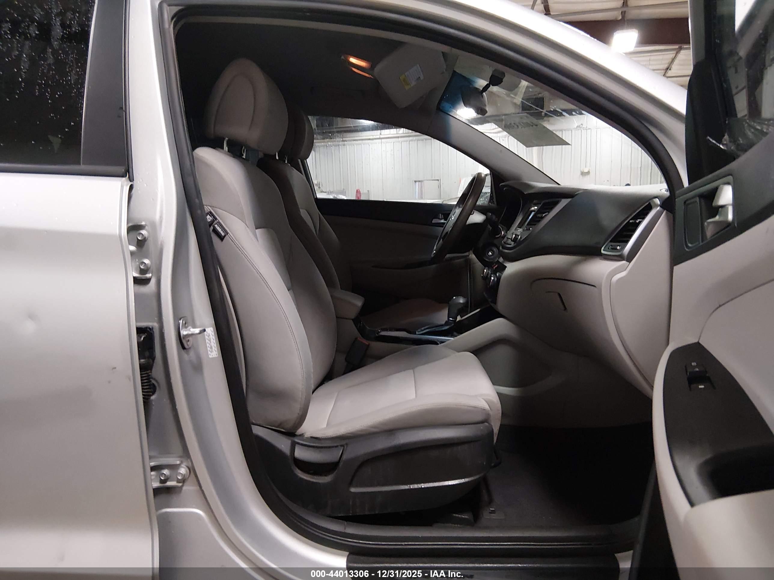 HYUNDAI TUCSON image 5