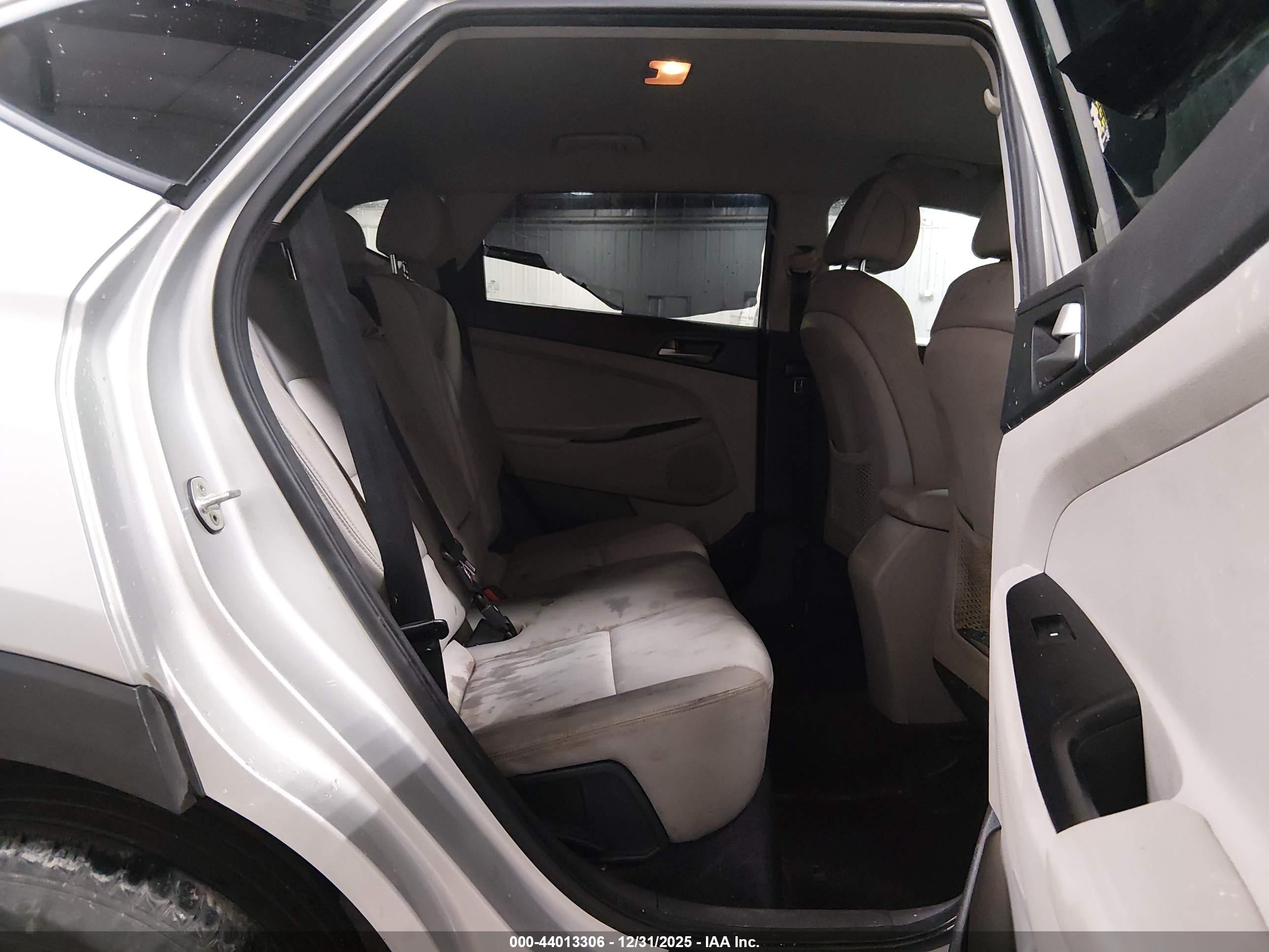 HYUNDAI TUCSON image 8