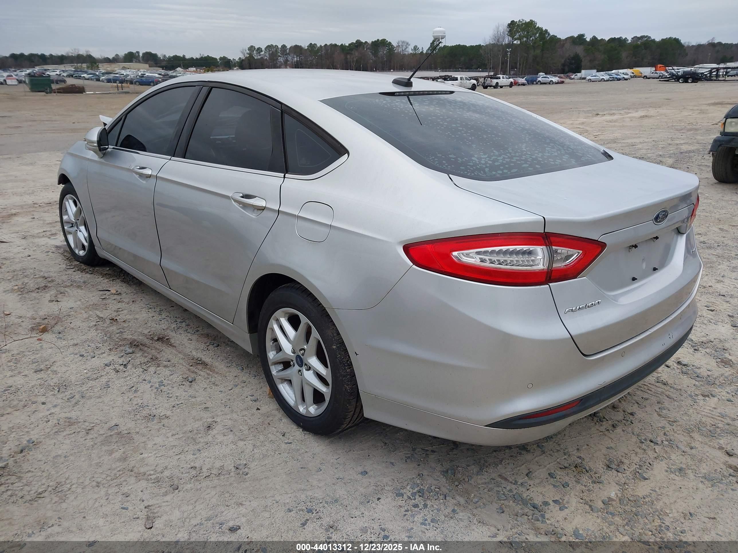 FORD FUSION image 3