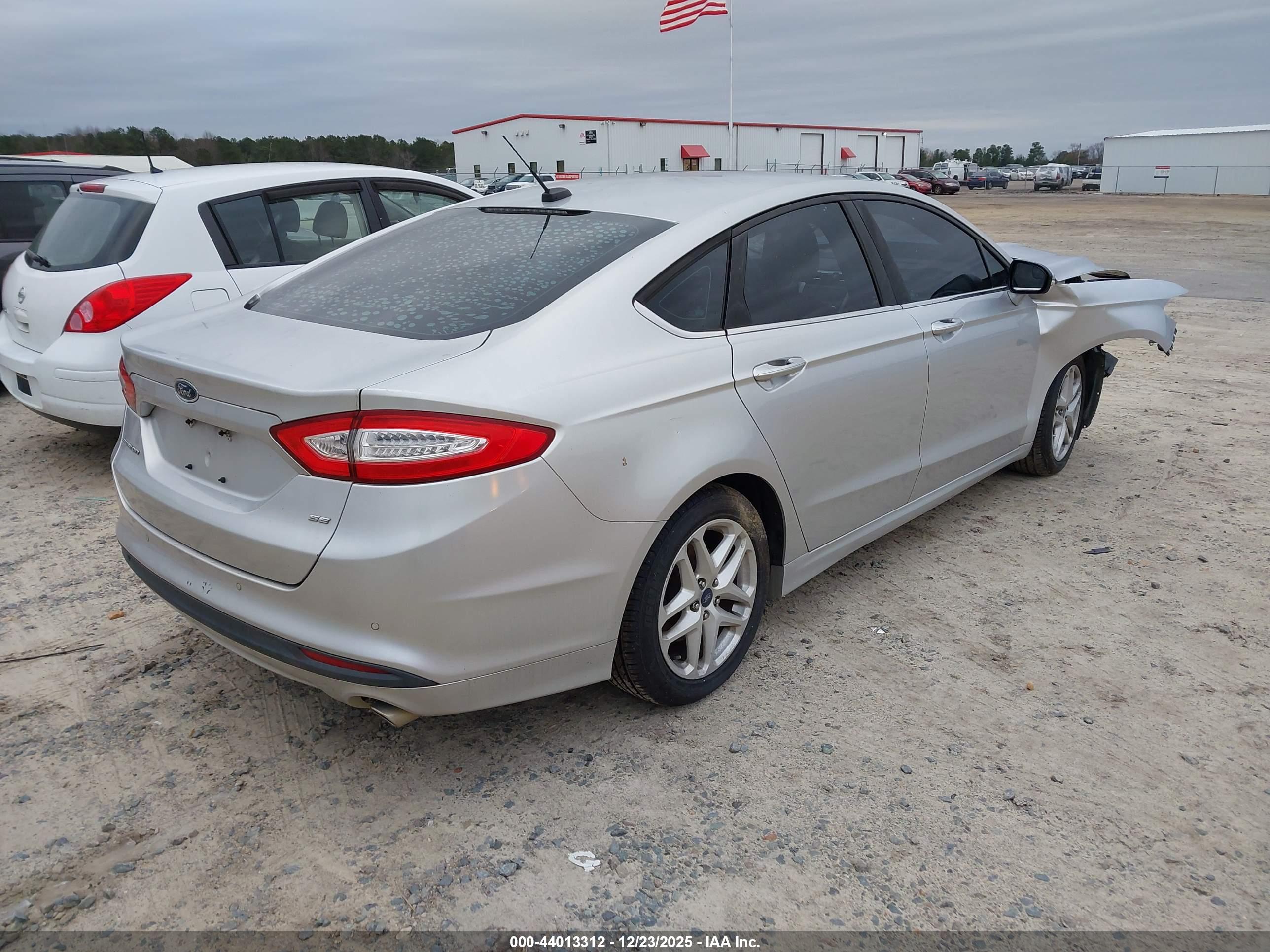 FORD FUSION image 4