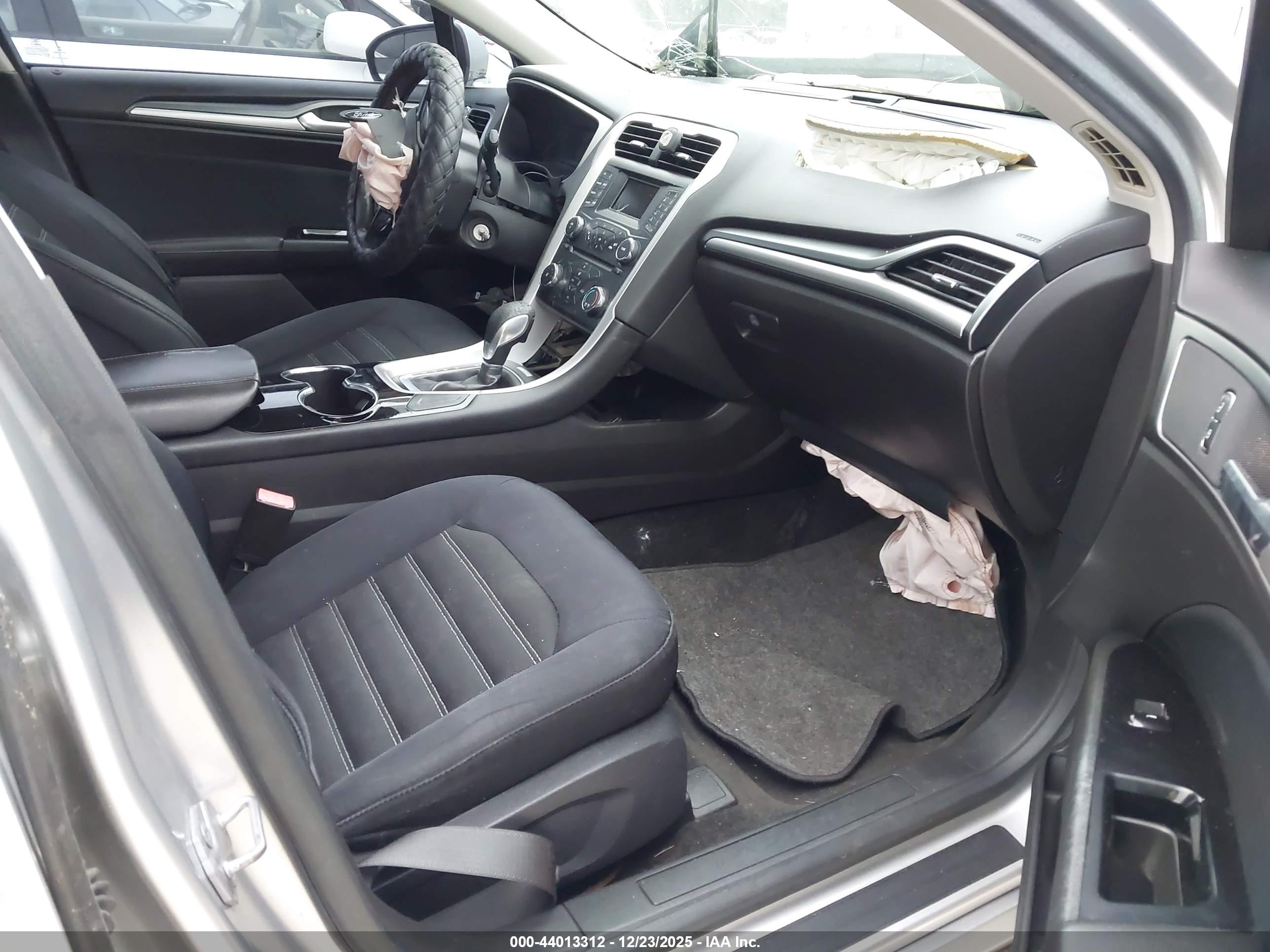 FORD FUSION image 5