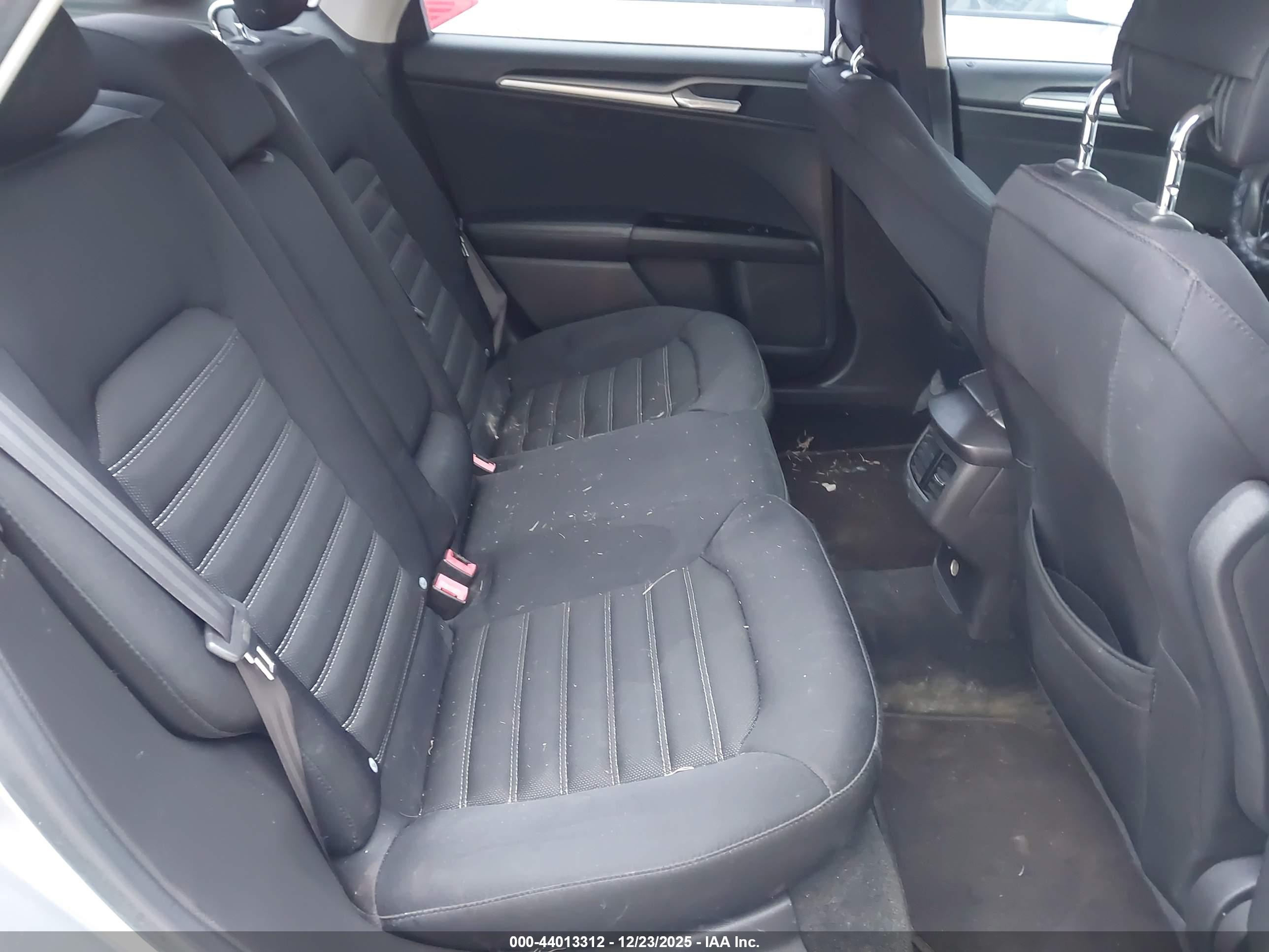 FORD FUSION image 8