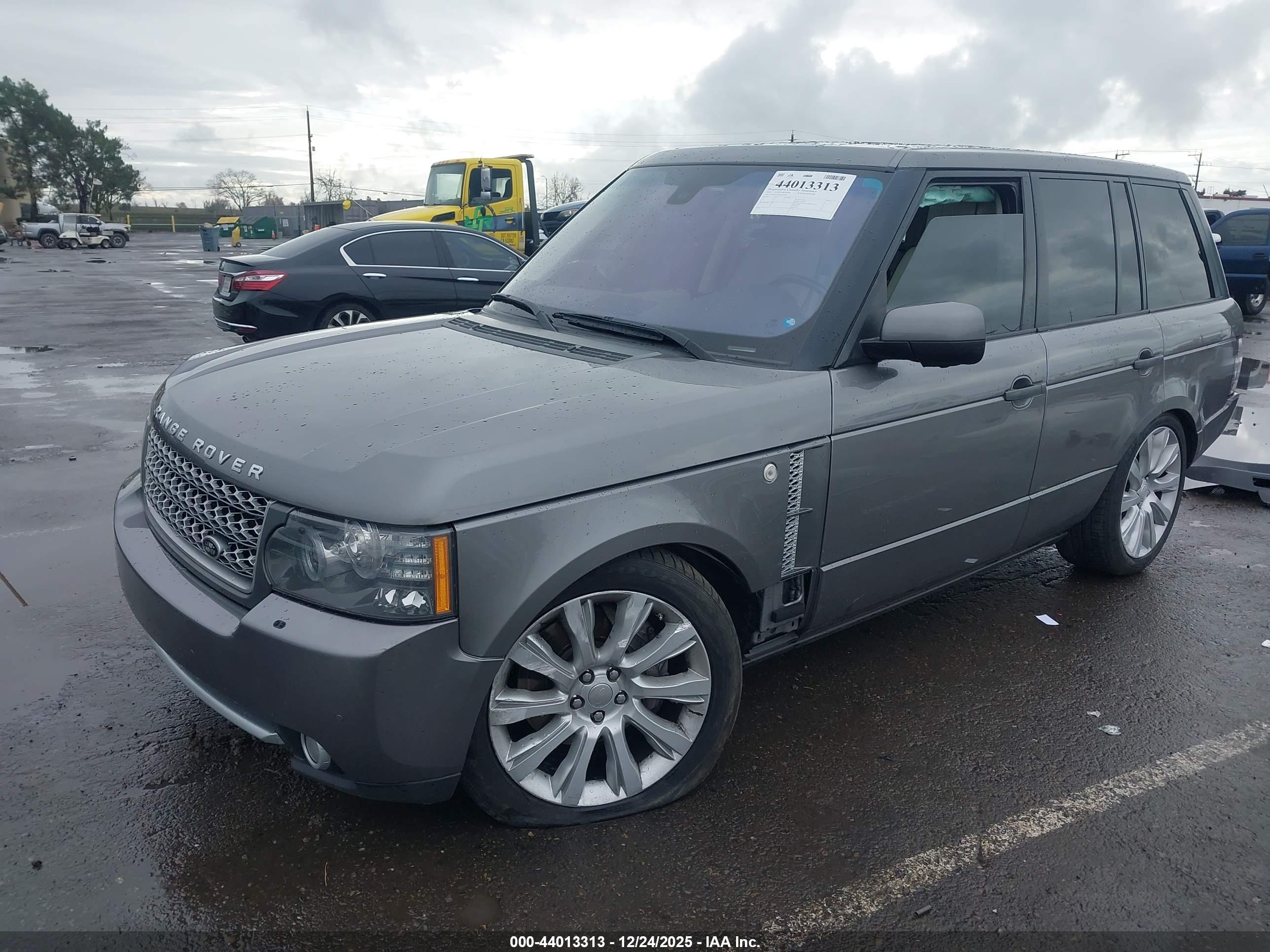 LAND ROVER image 2