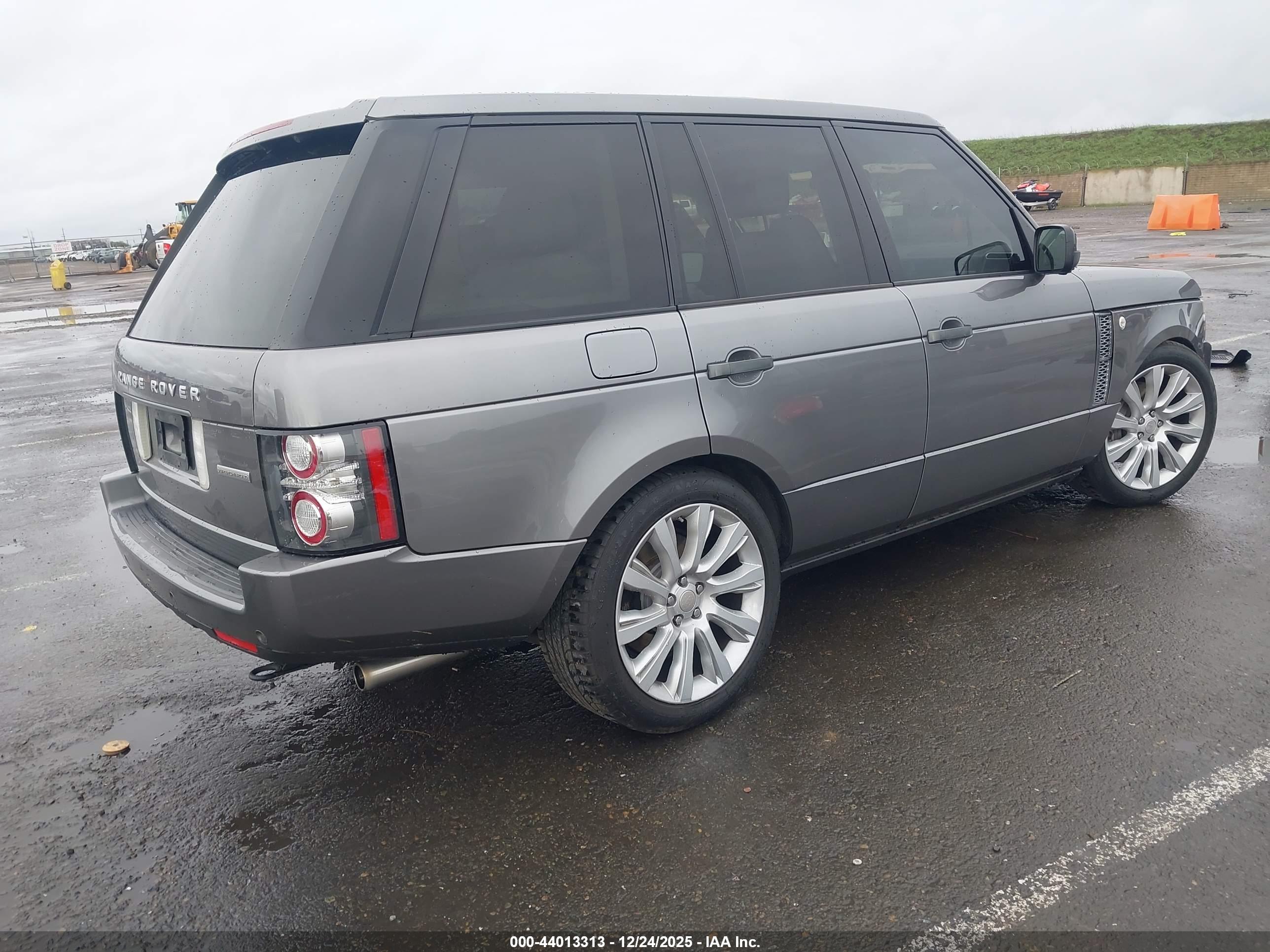 LAND ROVER image 4