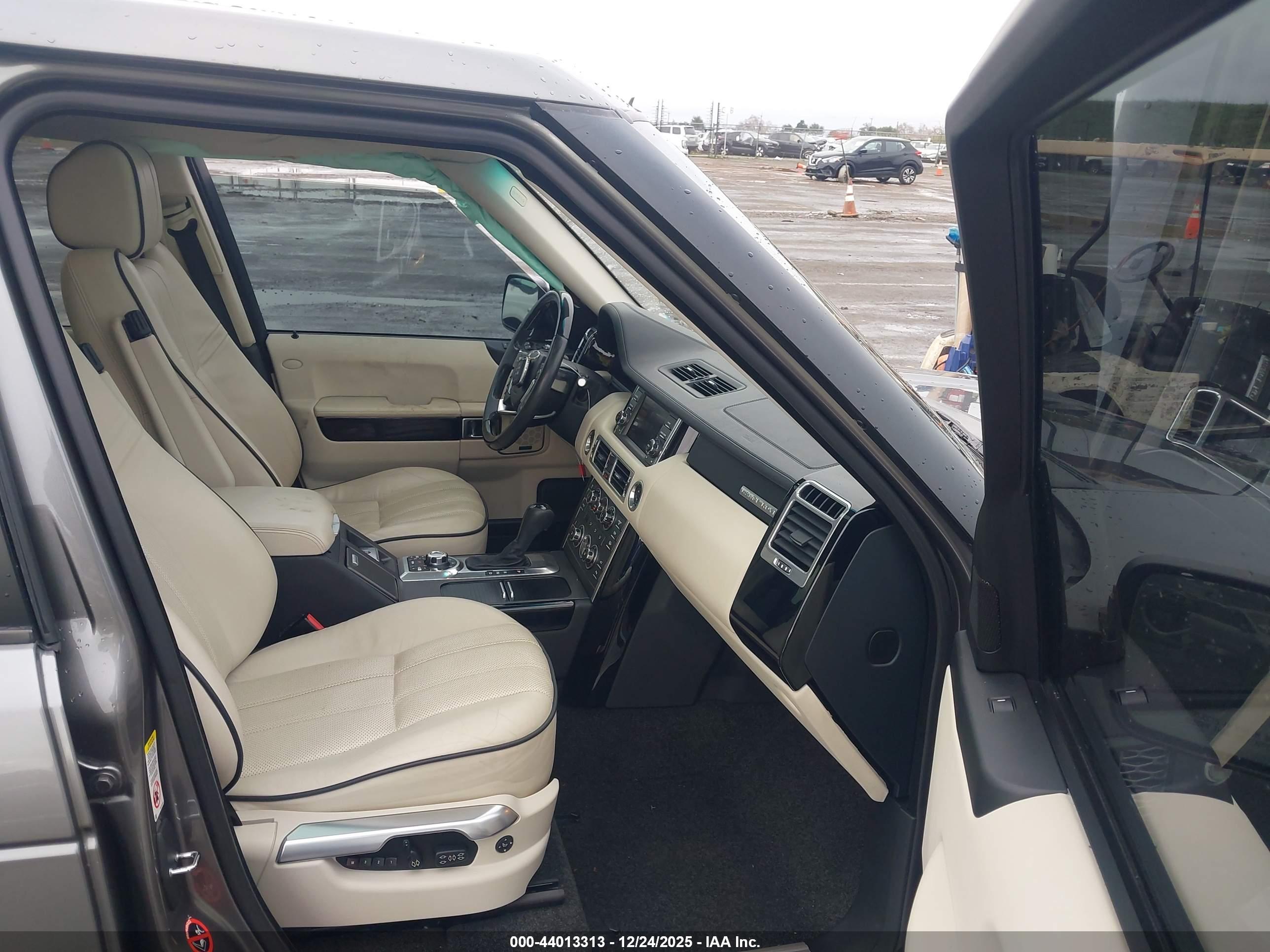 LAND ROVER image 5