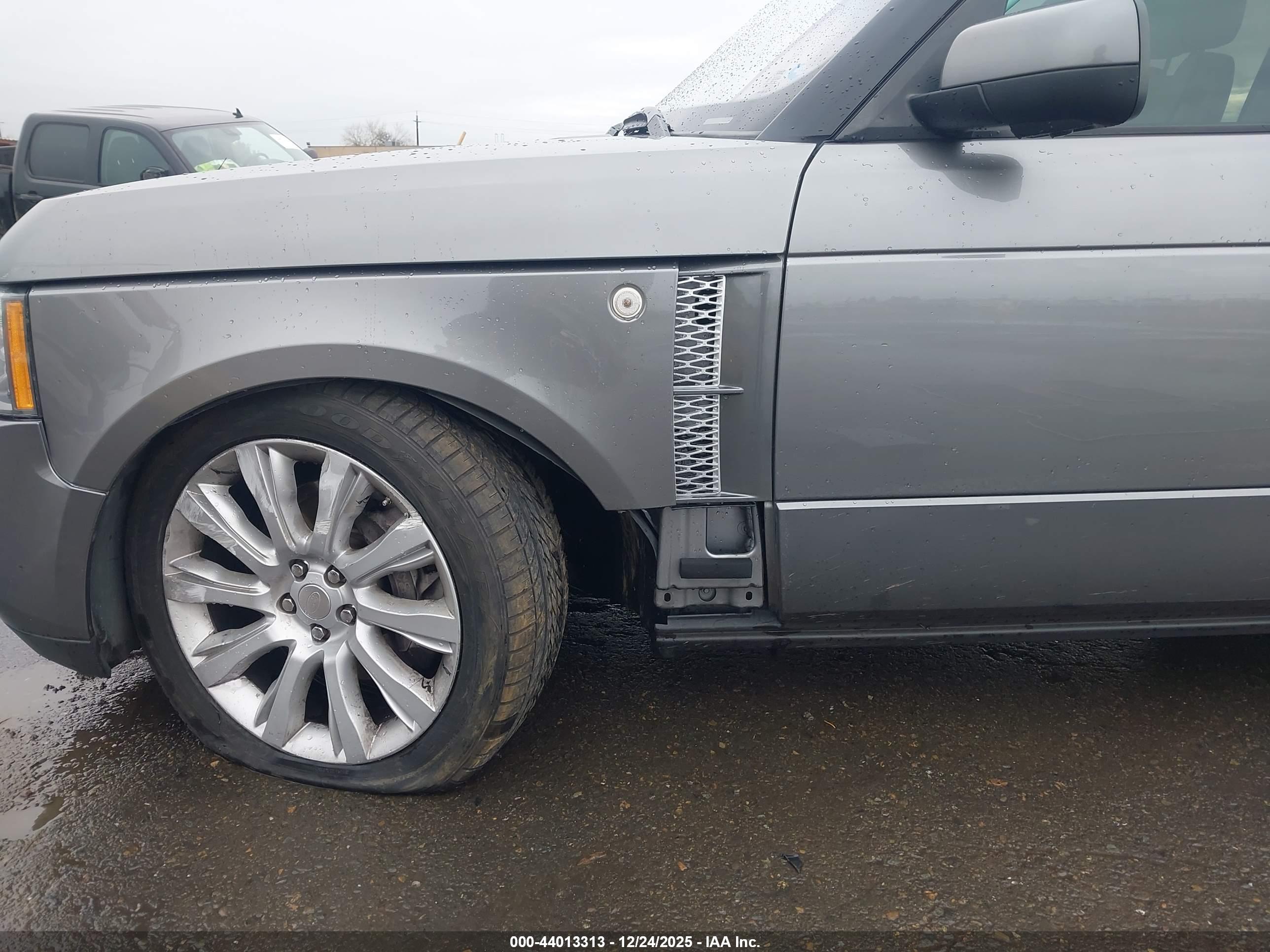 LAND ROVER image 6