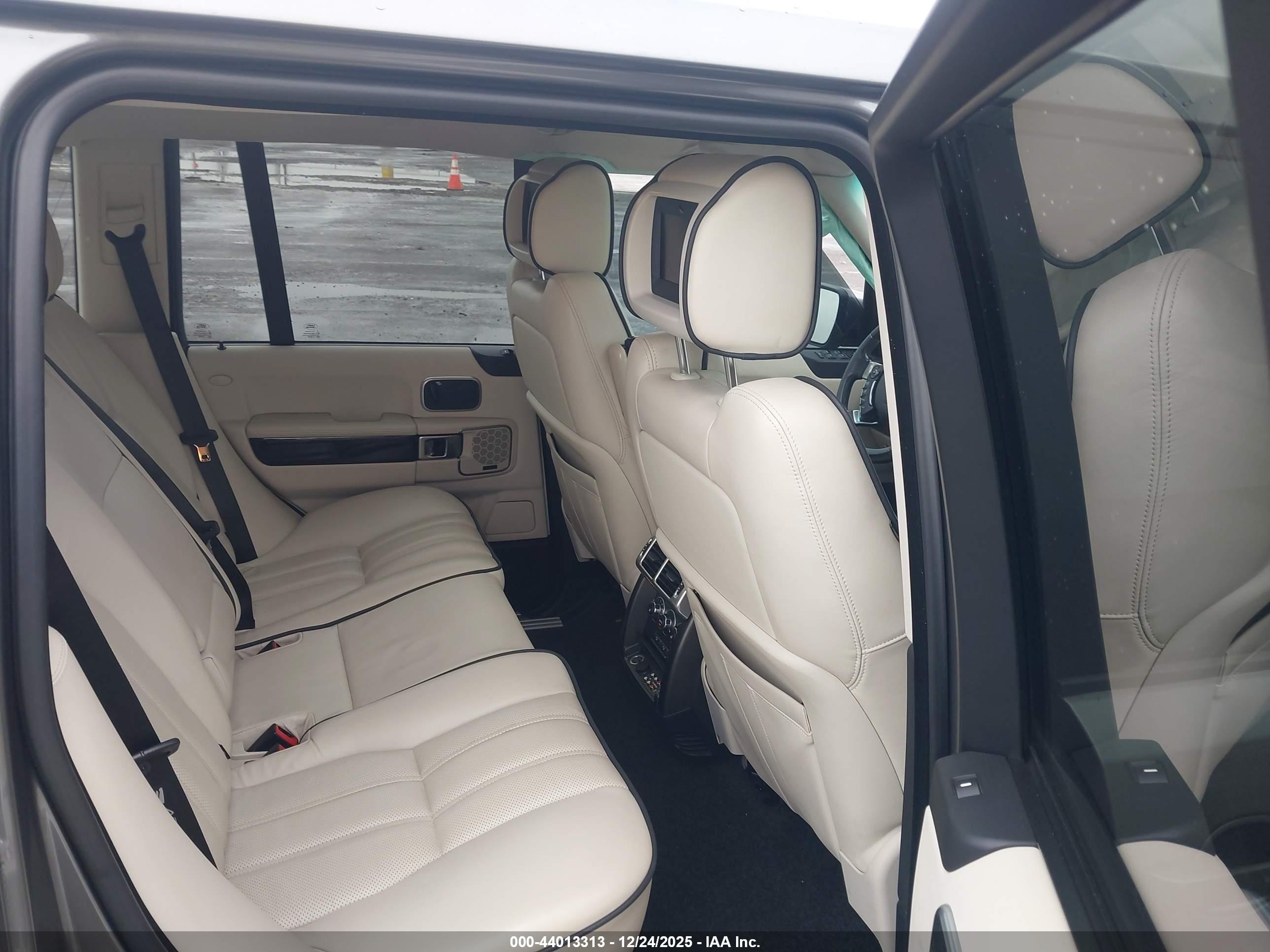 LAND ROVER image 8