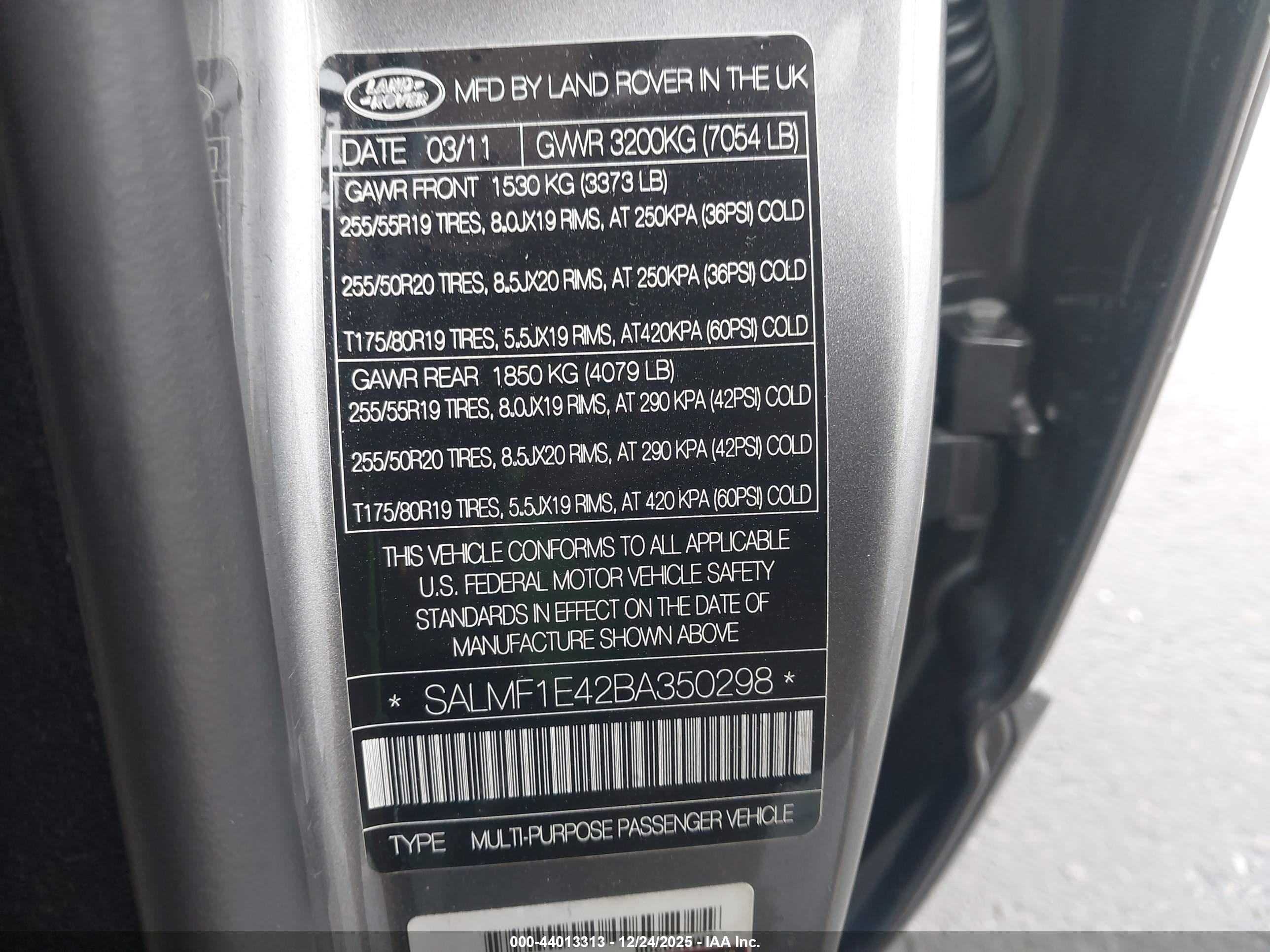 LAND ROVER image 9