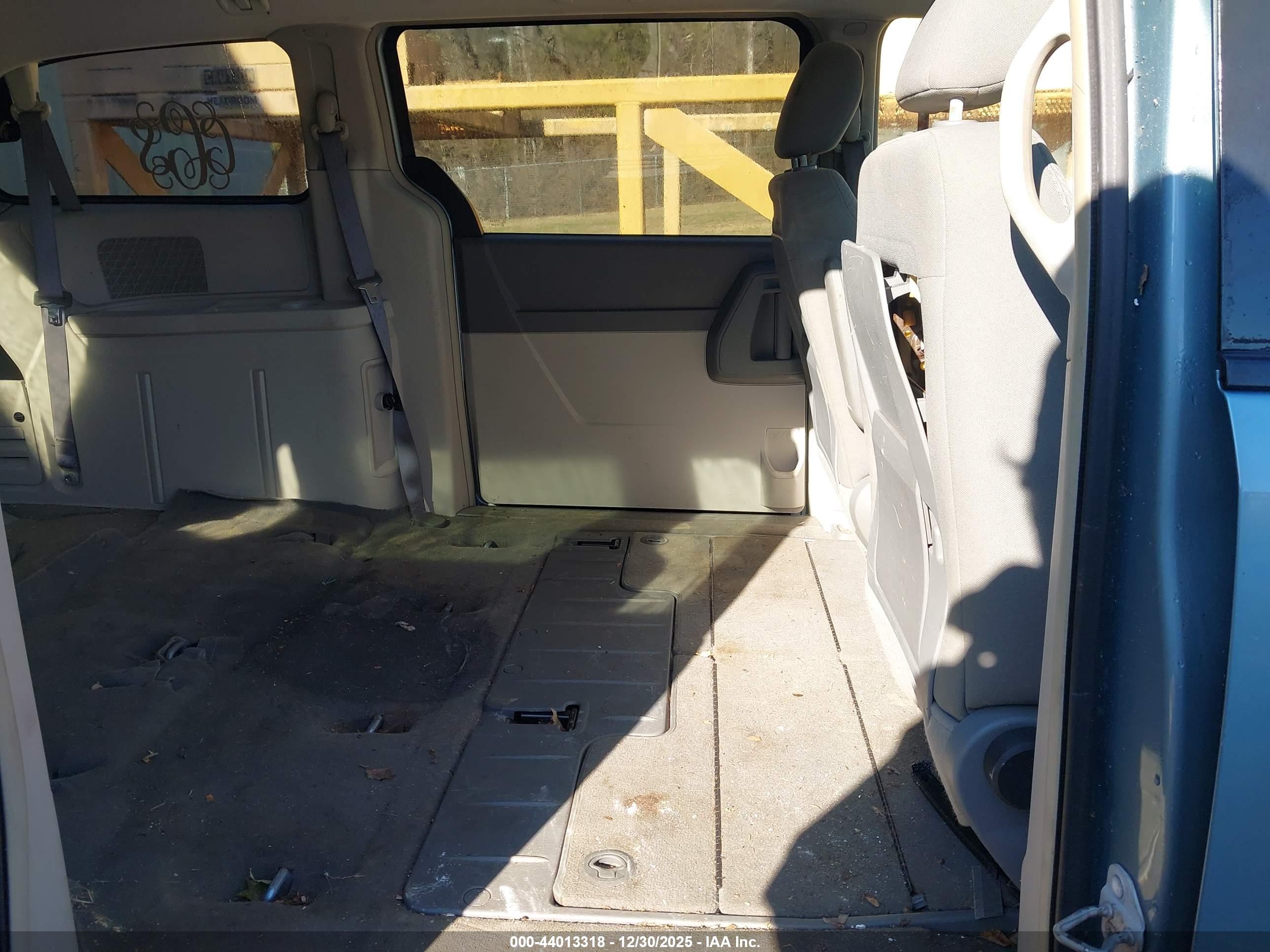 CHRYSLER TOWN image 8