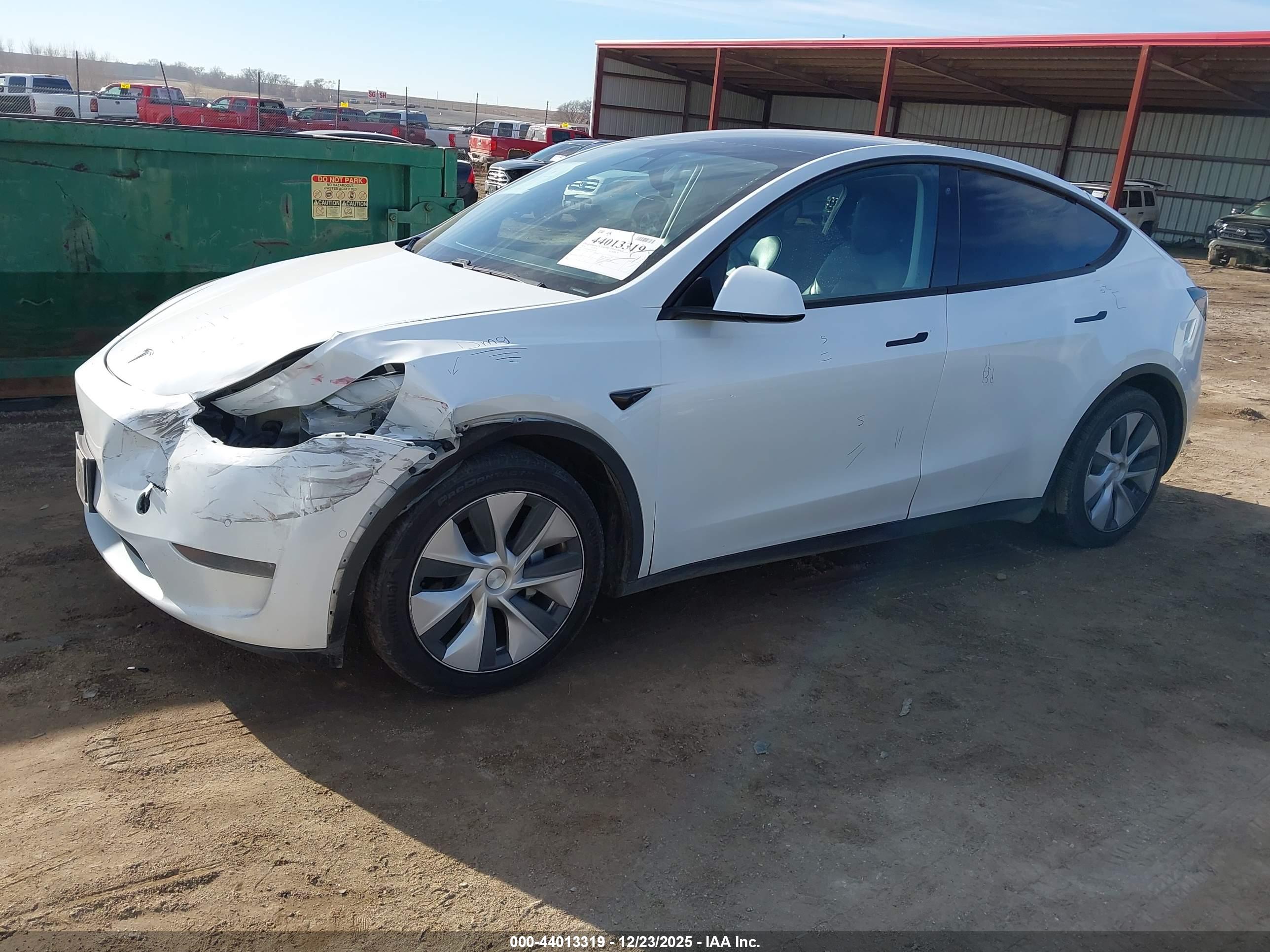 TESLA MODEL image 2