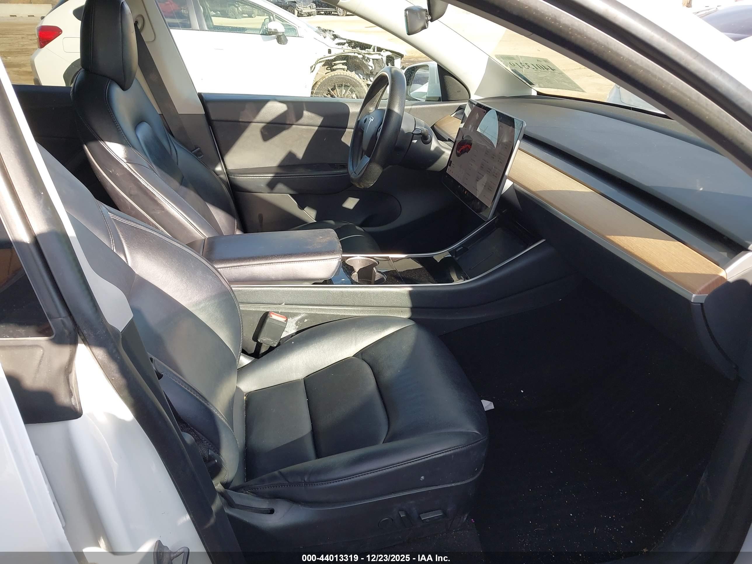 TESLA MODEL image 5