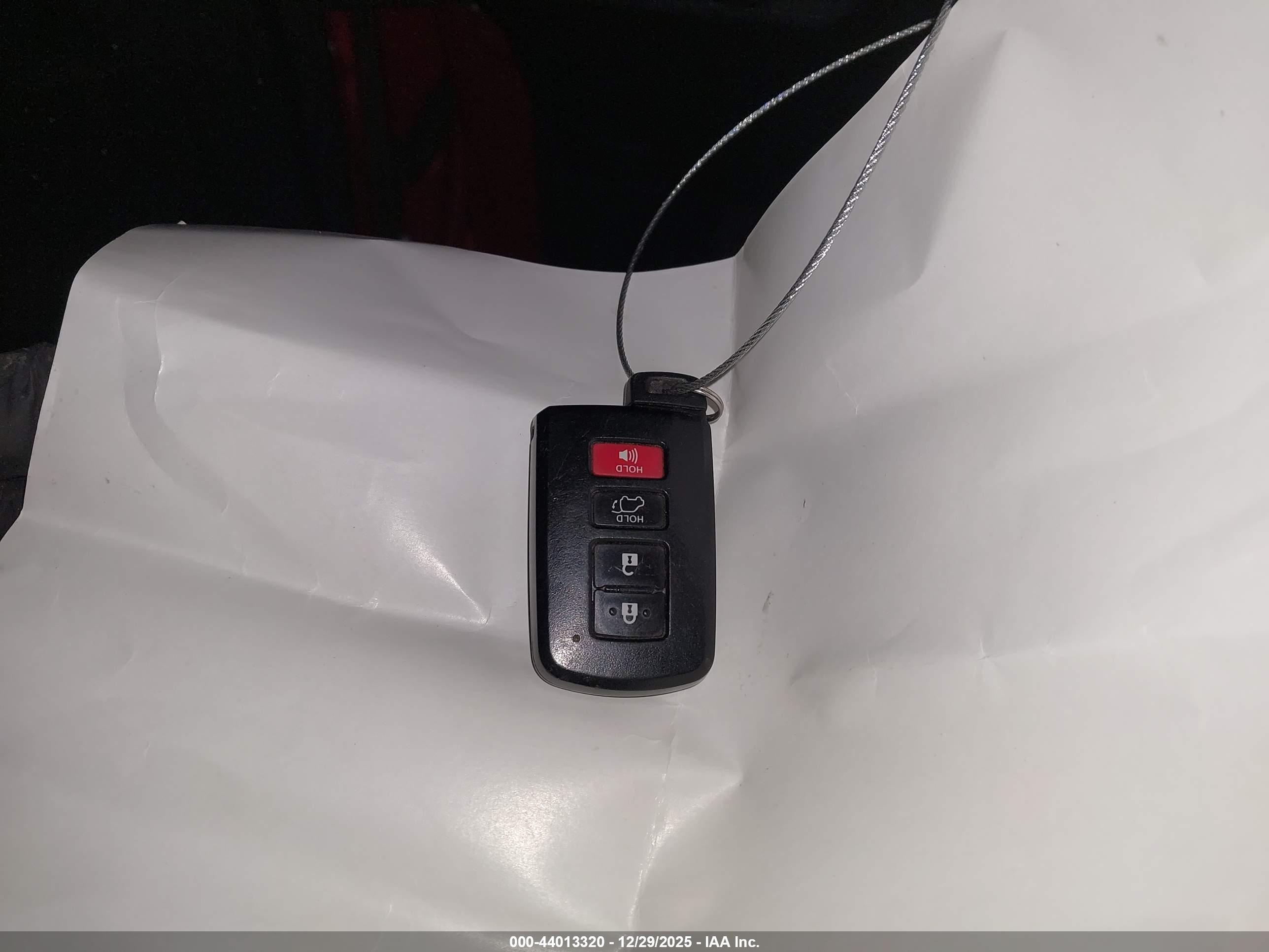 TOYOTA RAV4 image 11
