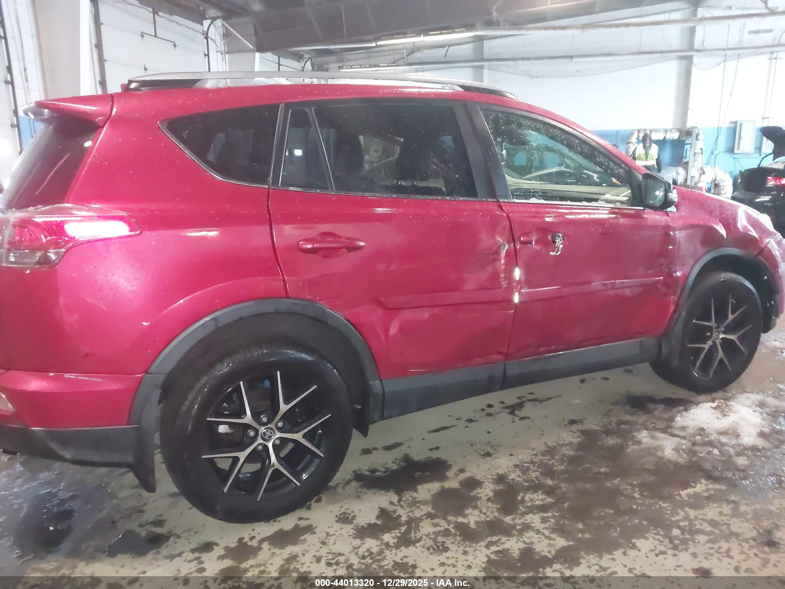 TOYOTA RAV4 image 6