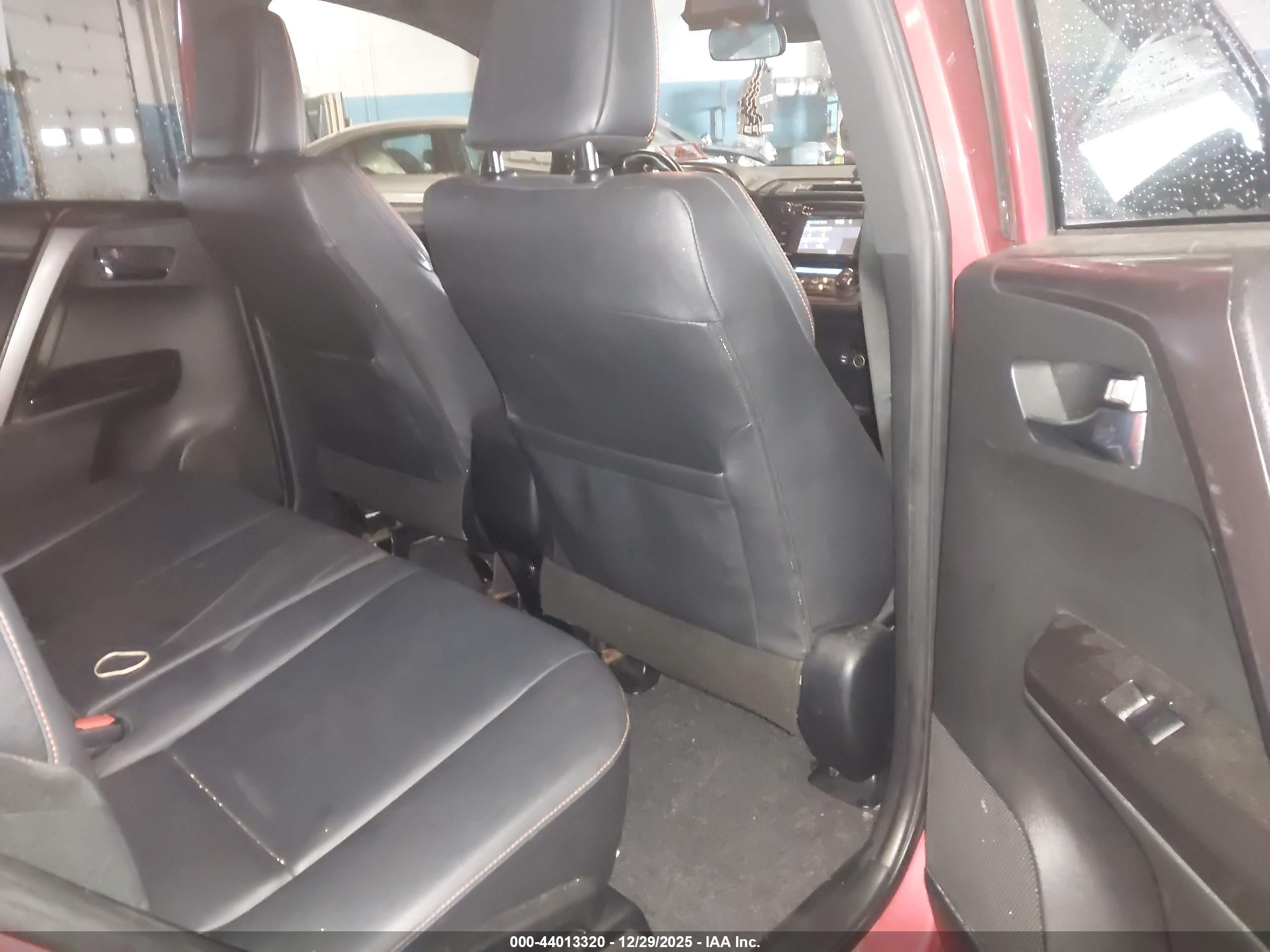 TOYOTA RAV4 image 8