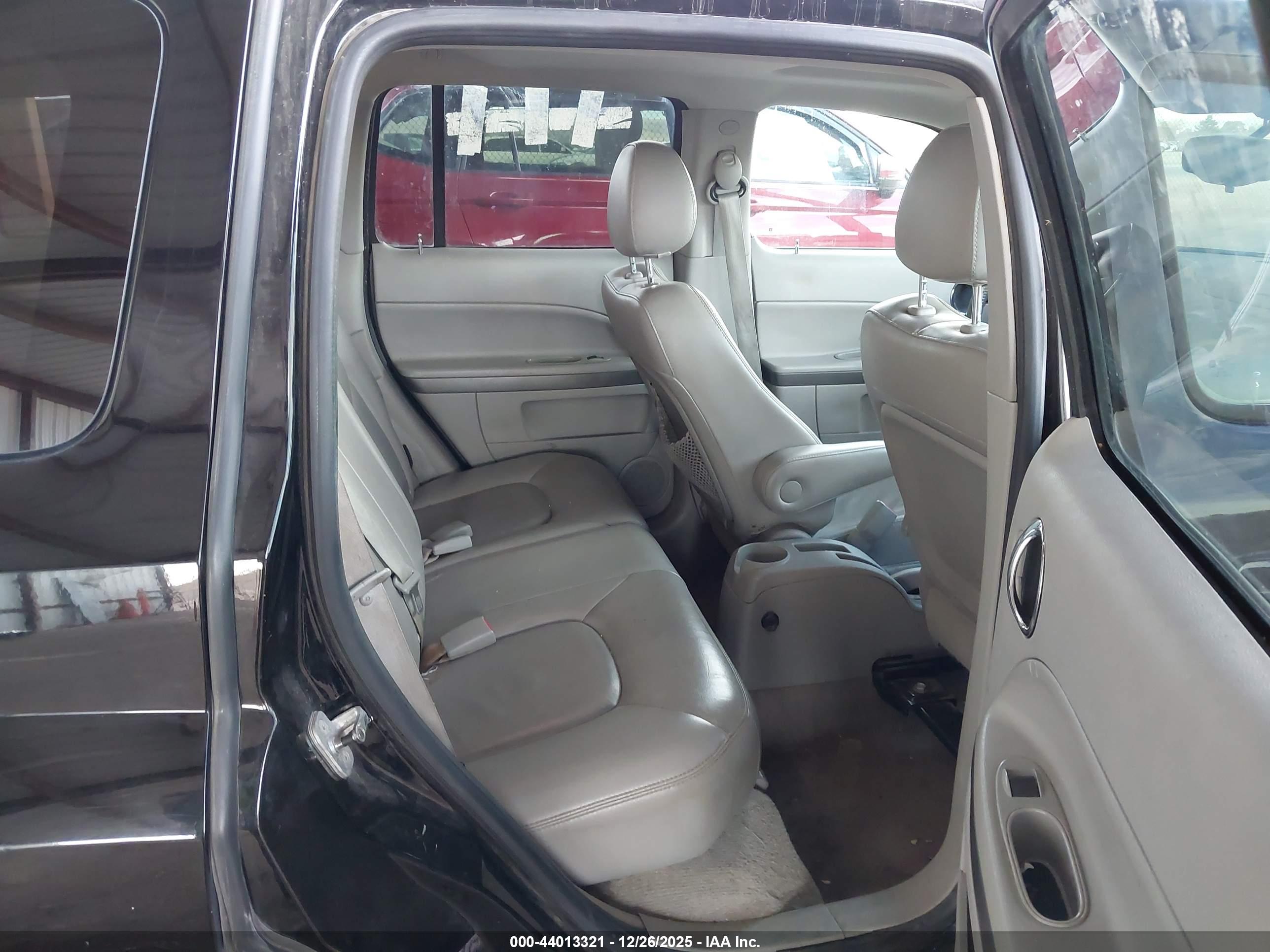 CHEVROLET HHR image 8