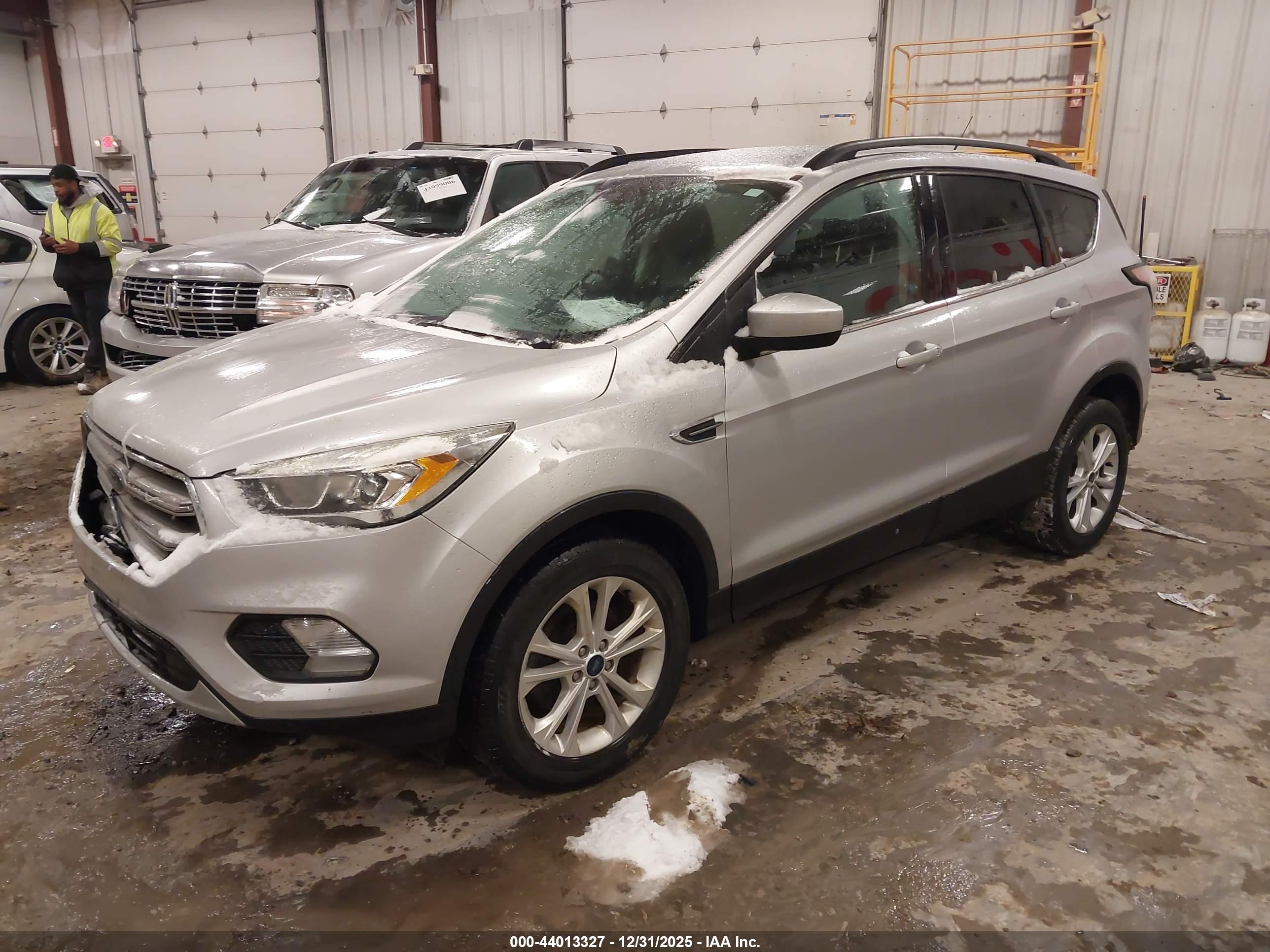 FORD ESCAPE image 2