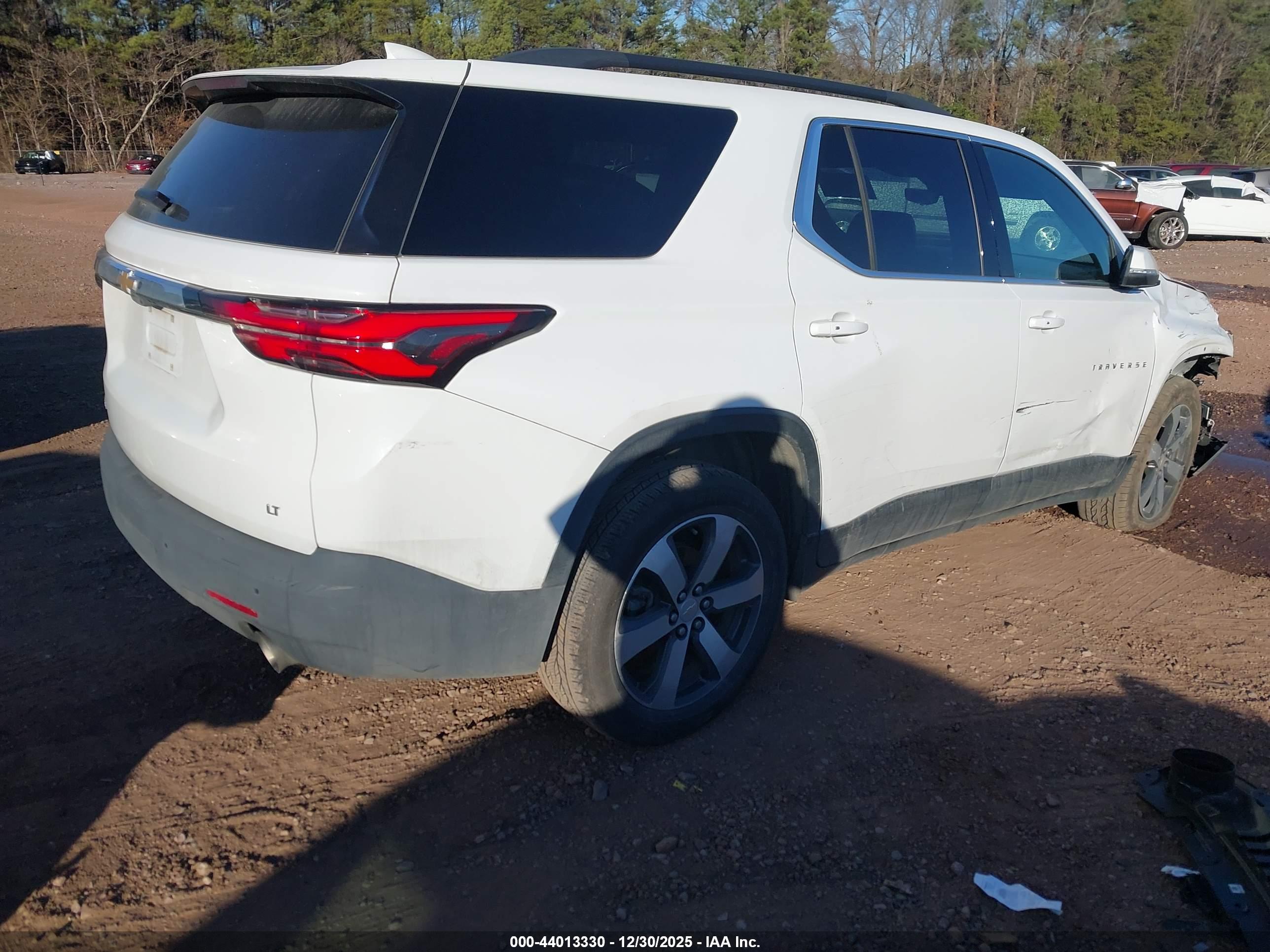 CHEVROLET TRAVERSE image 4