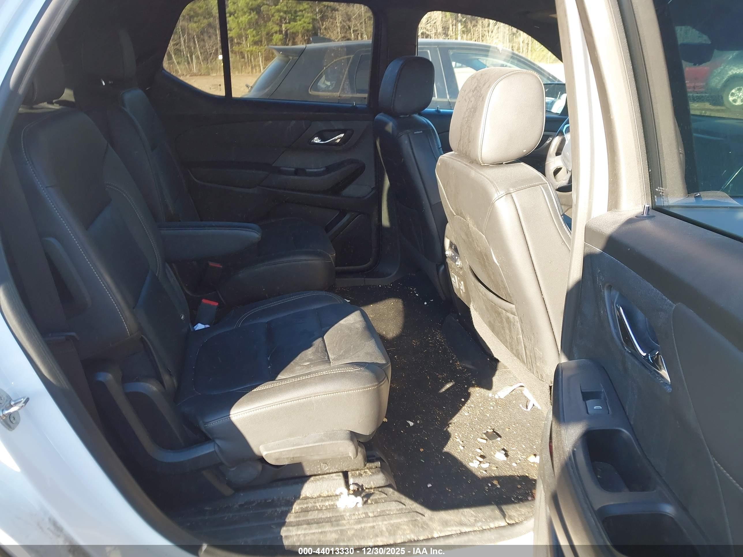 CHEVROLET TRAVERSE image 8