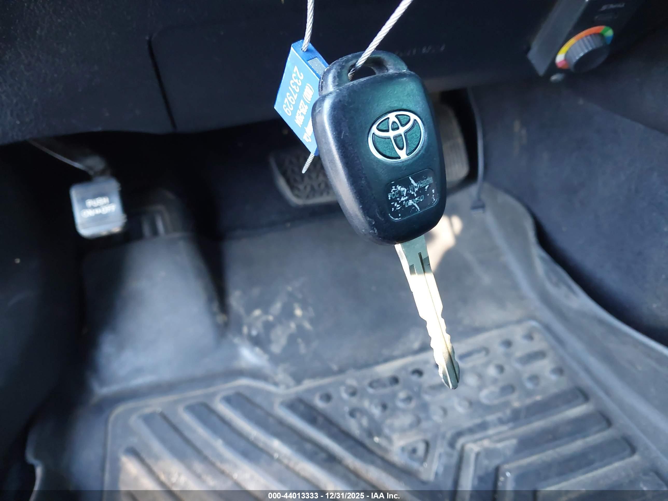 TOYOTA CAMRY image 11