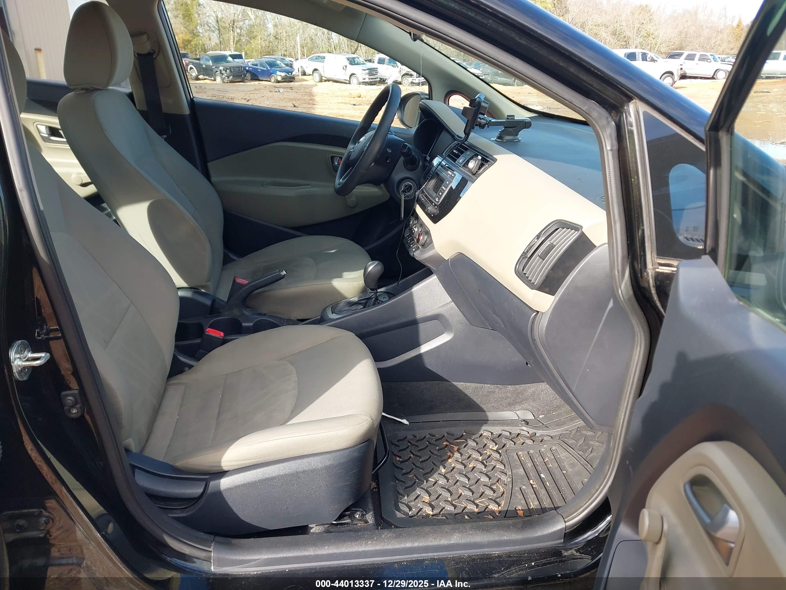 KIA RIO image 5