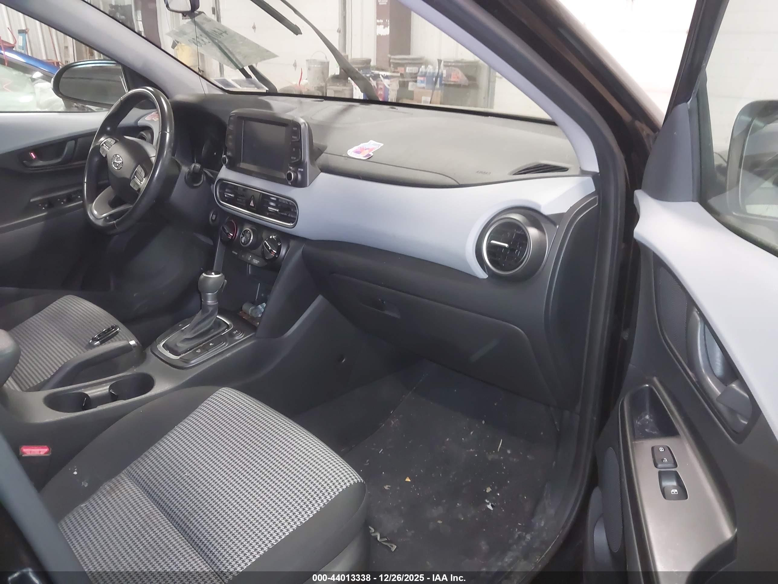 HYUNDAI KONA image 5