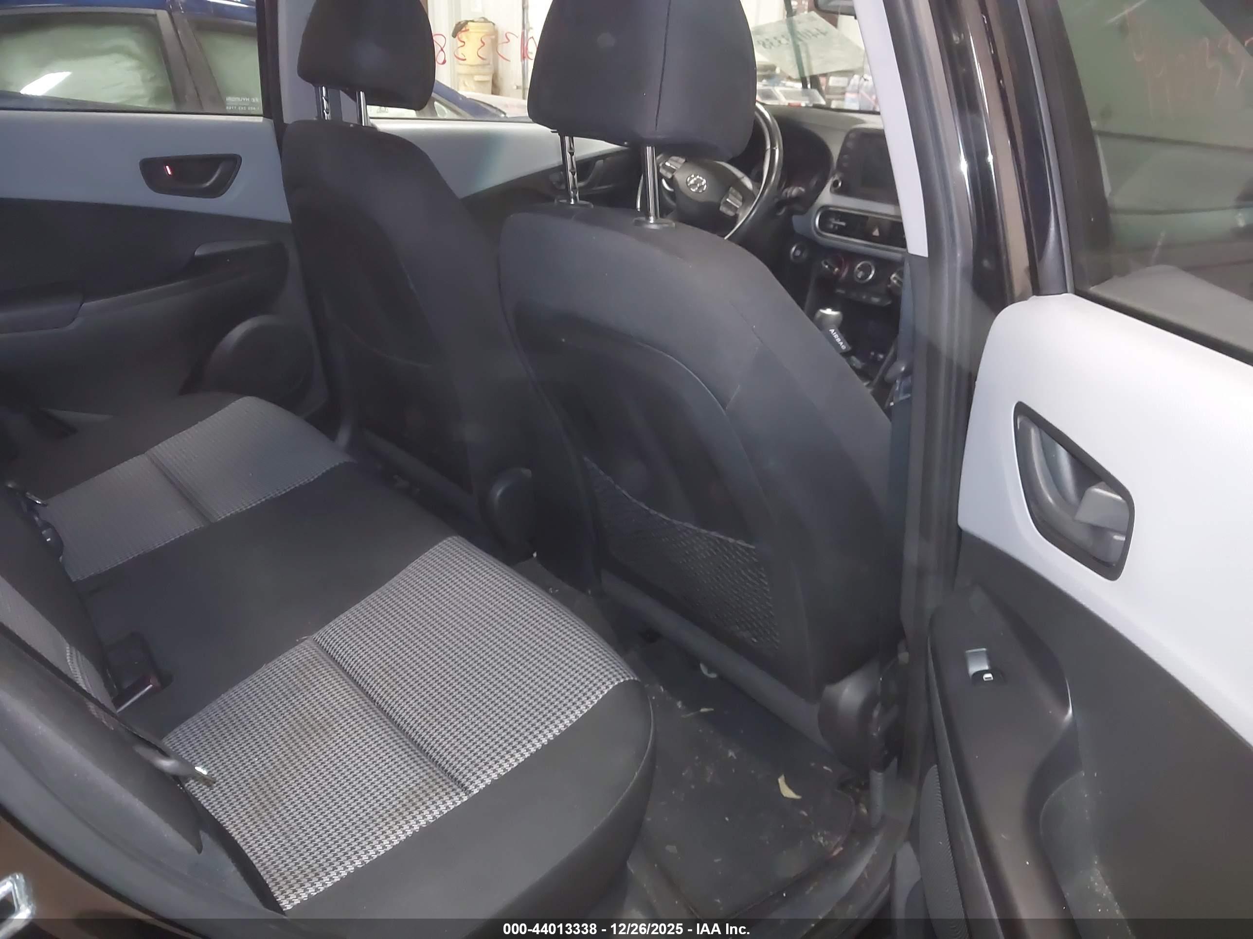 HYUNDAI KONA image 8